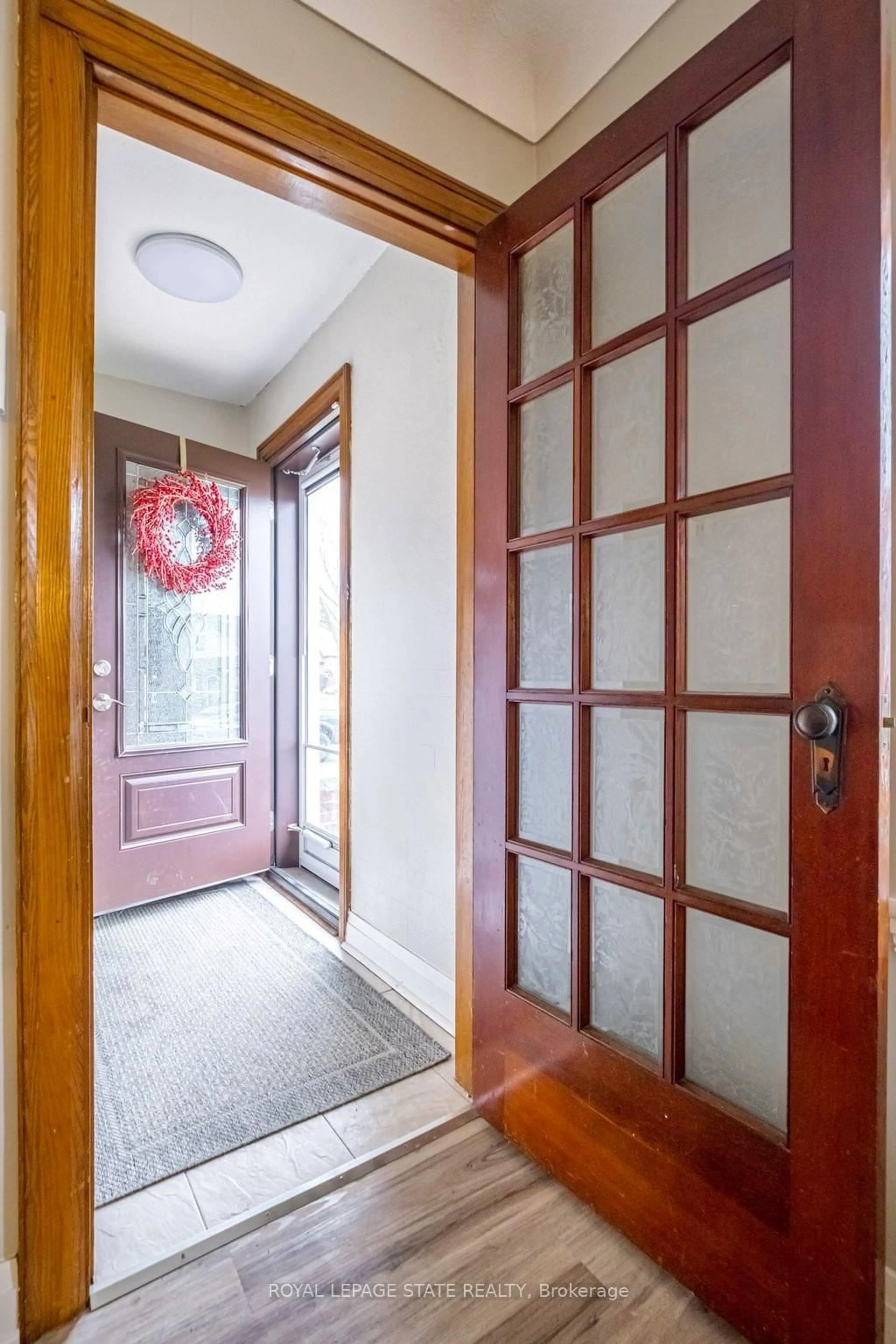 Indoor entryway for 143 Huxley Ave, Hamilton Ontario L8K 2P9