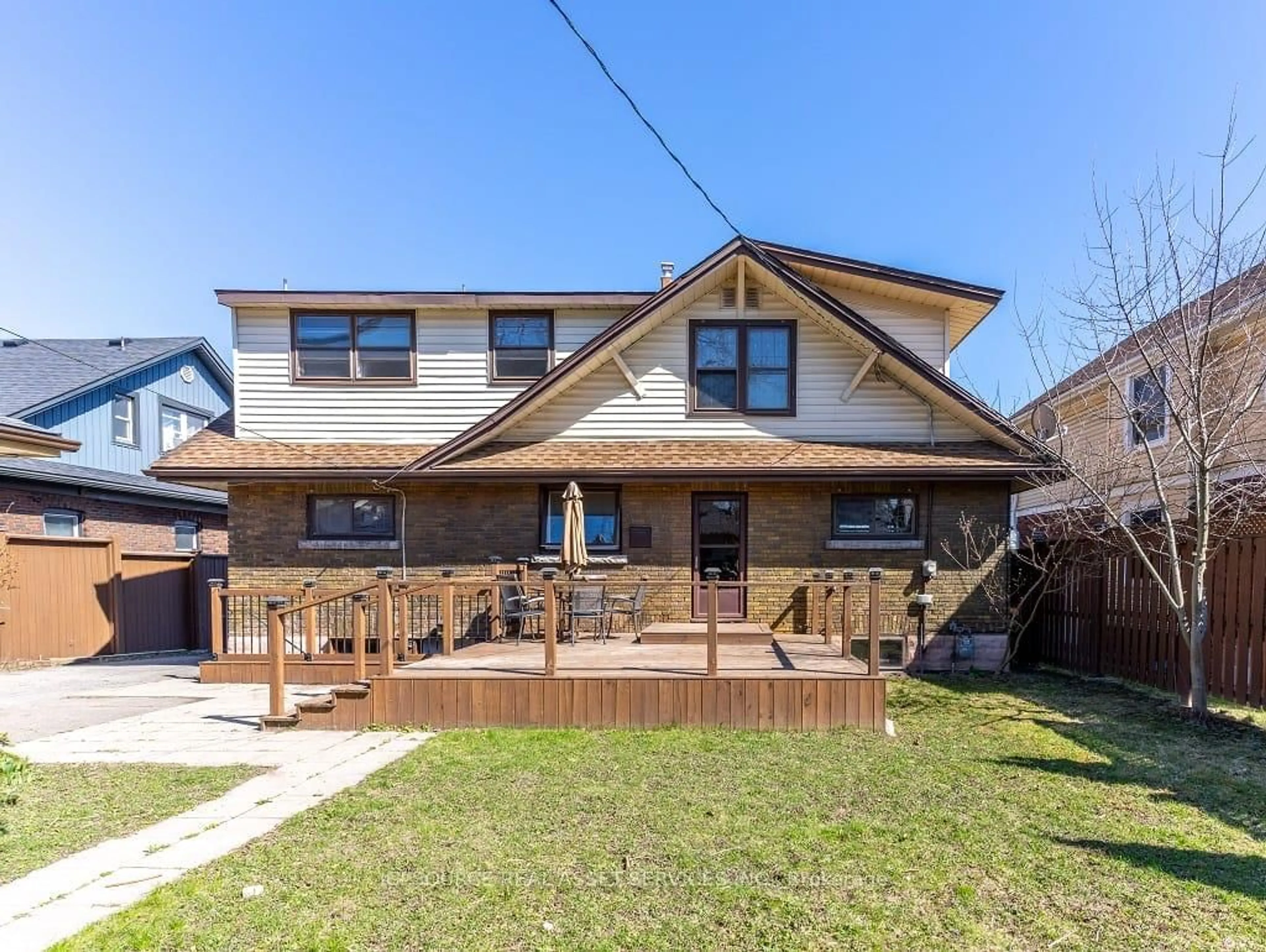 Home with brick exterior material, street for 5207 River Rd, Niagara Falls Ontario L2E 3G9