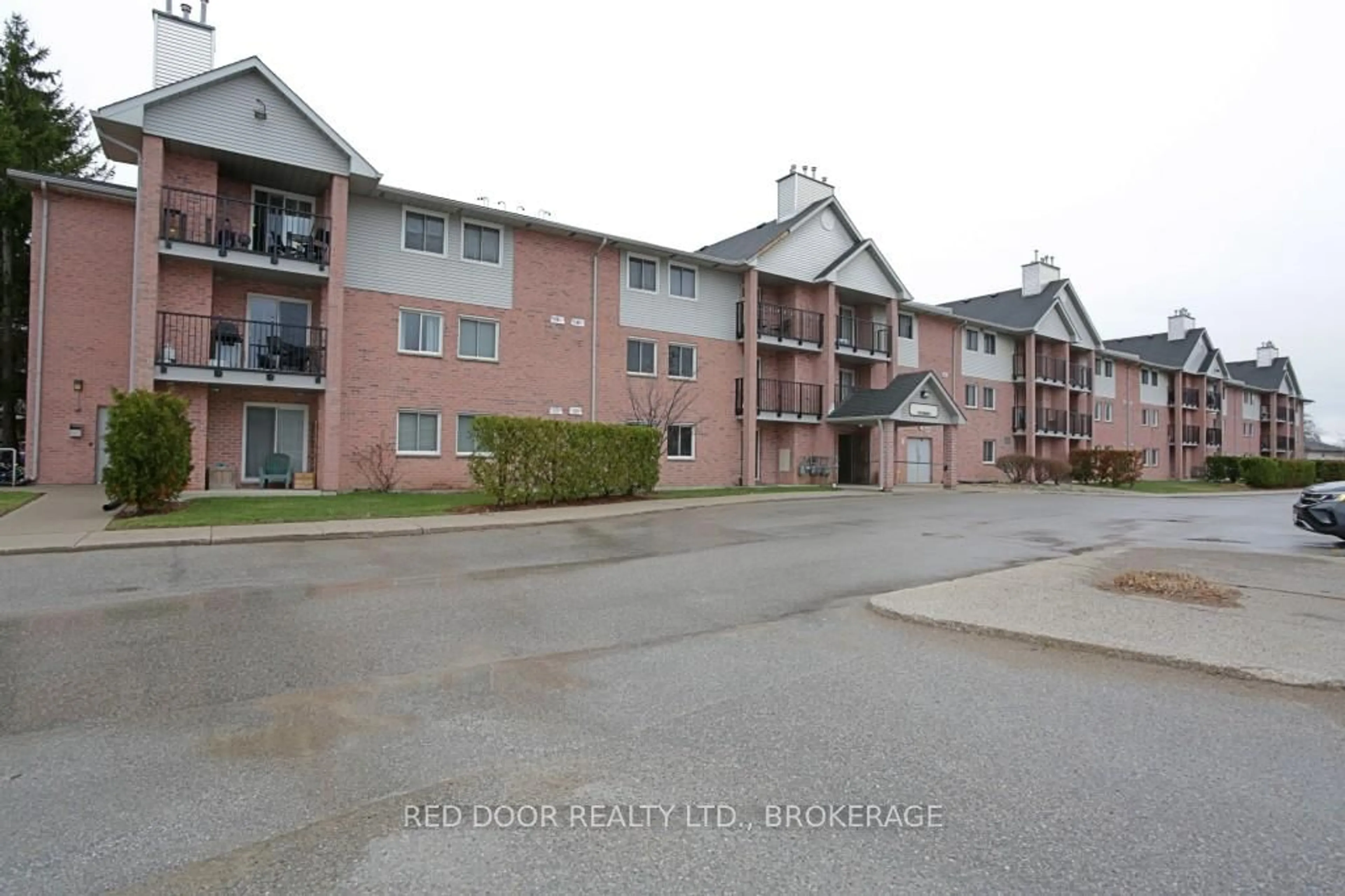 Patio, unknown for 140 Conway Dr #46, London South Ontario N6E 3N2