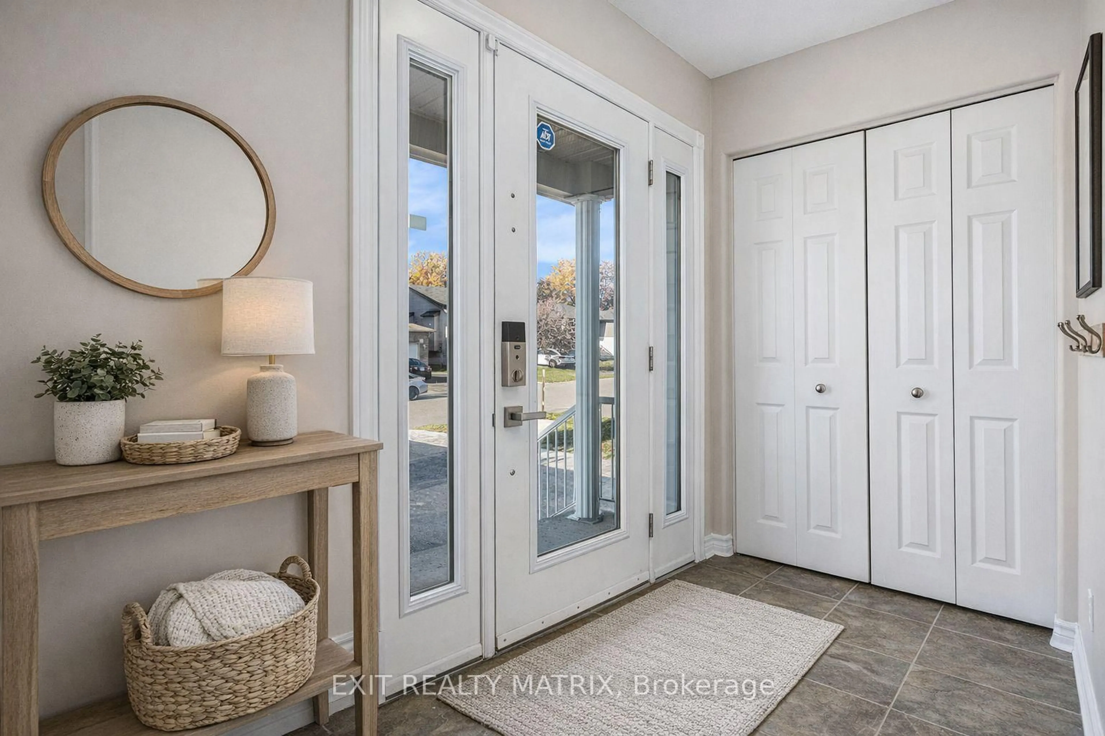 Indoor entryway for 183 Filion St, Russell Ontario K0A 1W0