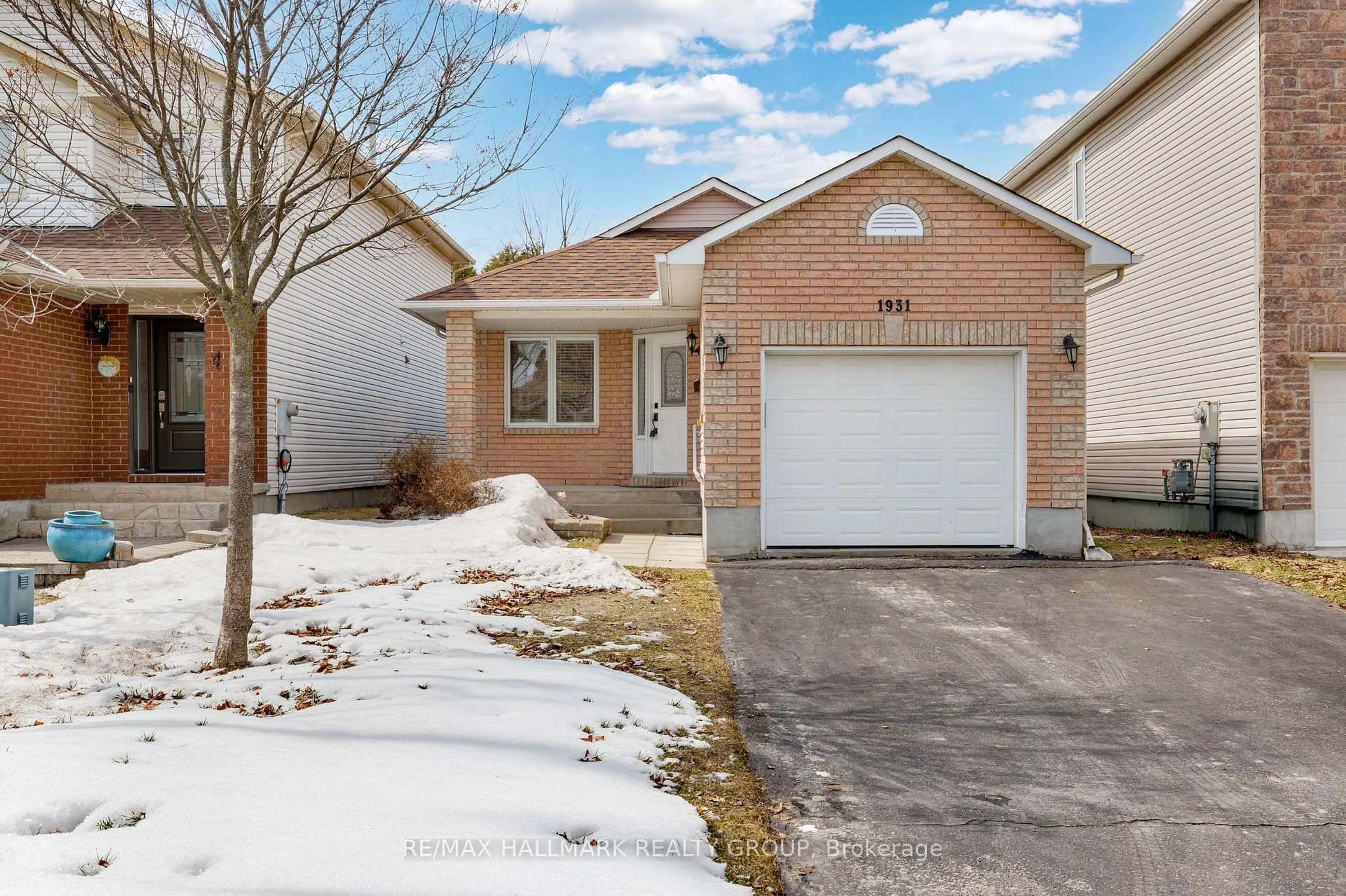 Unknown for 1931 La Chapelle St, Ottawa Ontario K1C 6A1