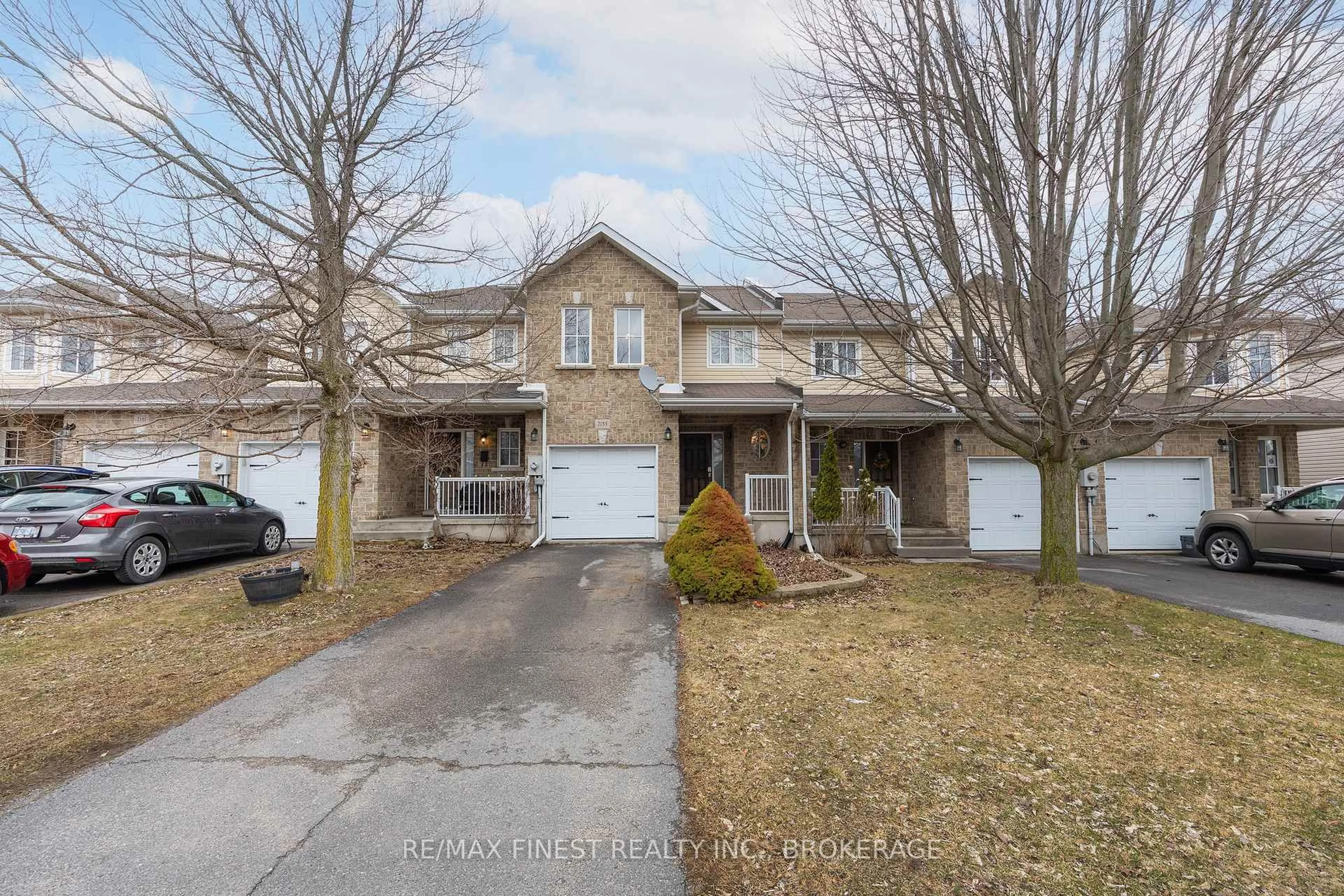 A pic from outside/outdoor area/front of a property/back of a property/a pic from drone, street for 2189 Swanfield St, Kingston Ontario K7M 0A9