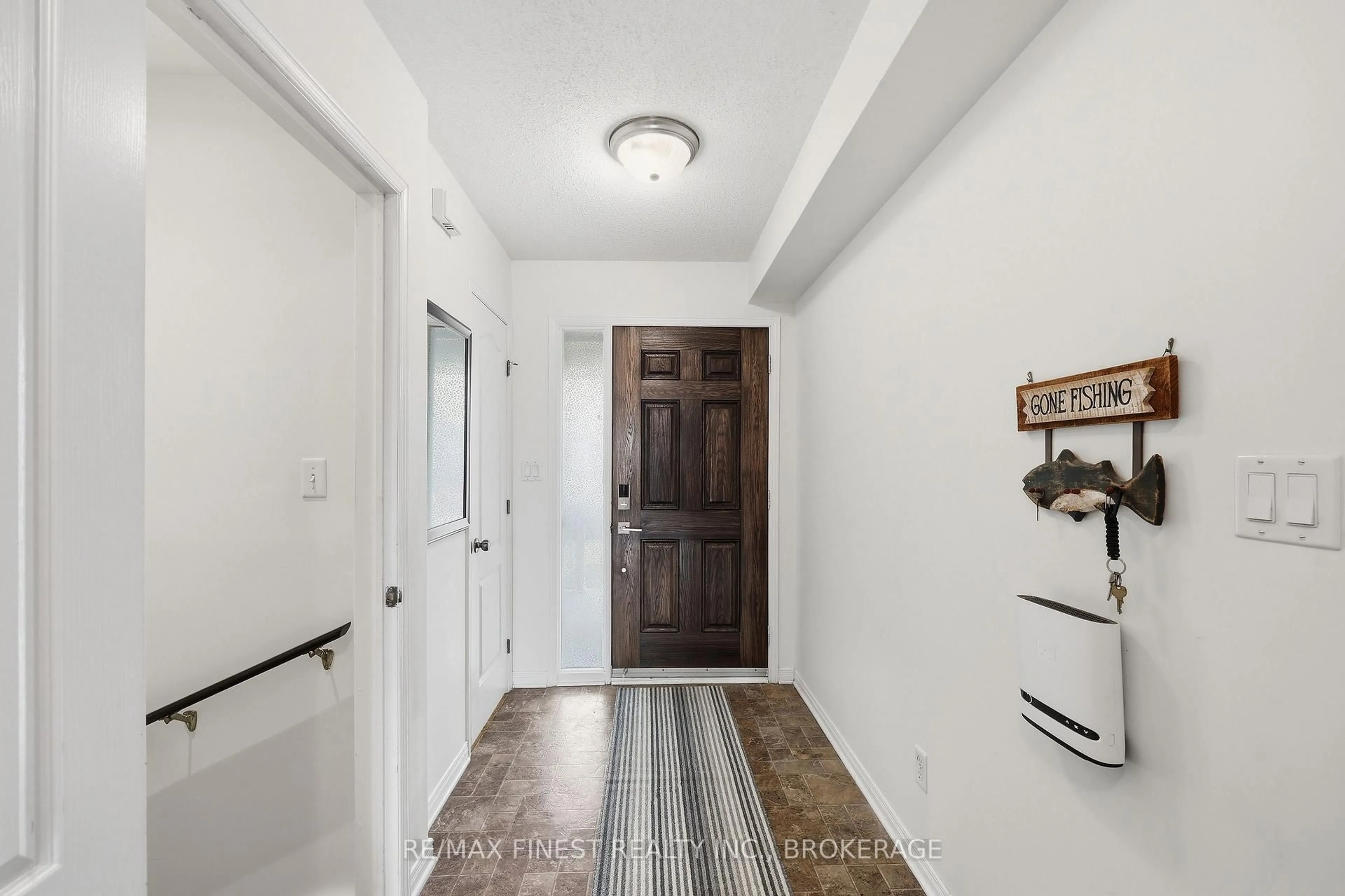 Indoor entryway for 2189 Swanfield St, Kingston Ontario K7M 0A9