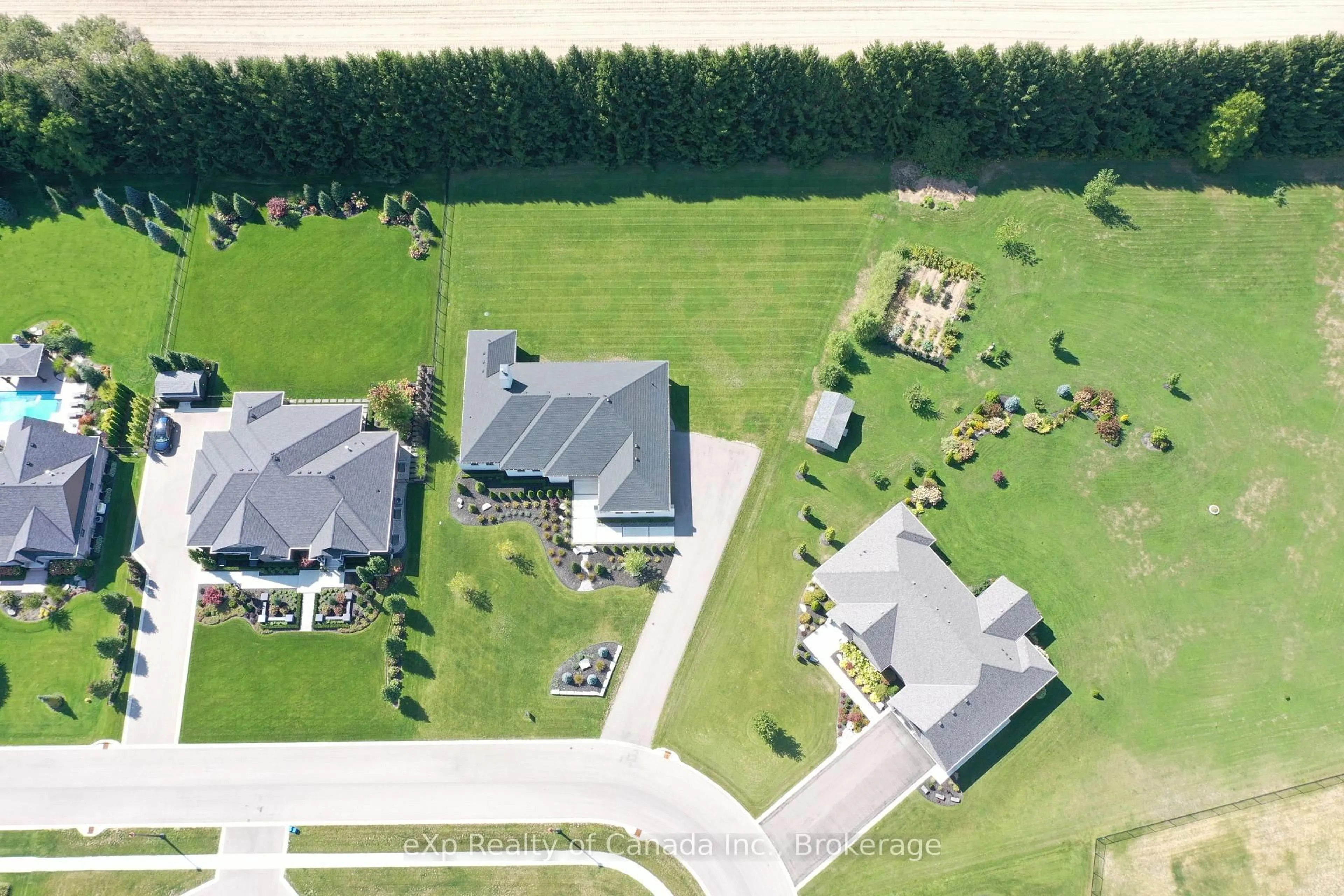 A pic from outside/outdoor area/front of a property/back of a property/a pic from drone, street for 33 August Cres, Norwich Ontario N0J 1R0