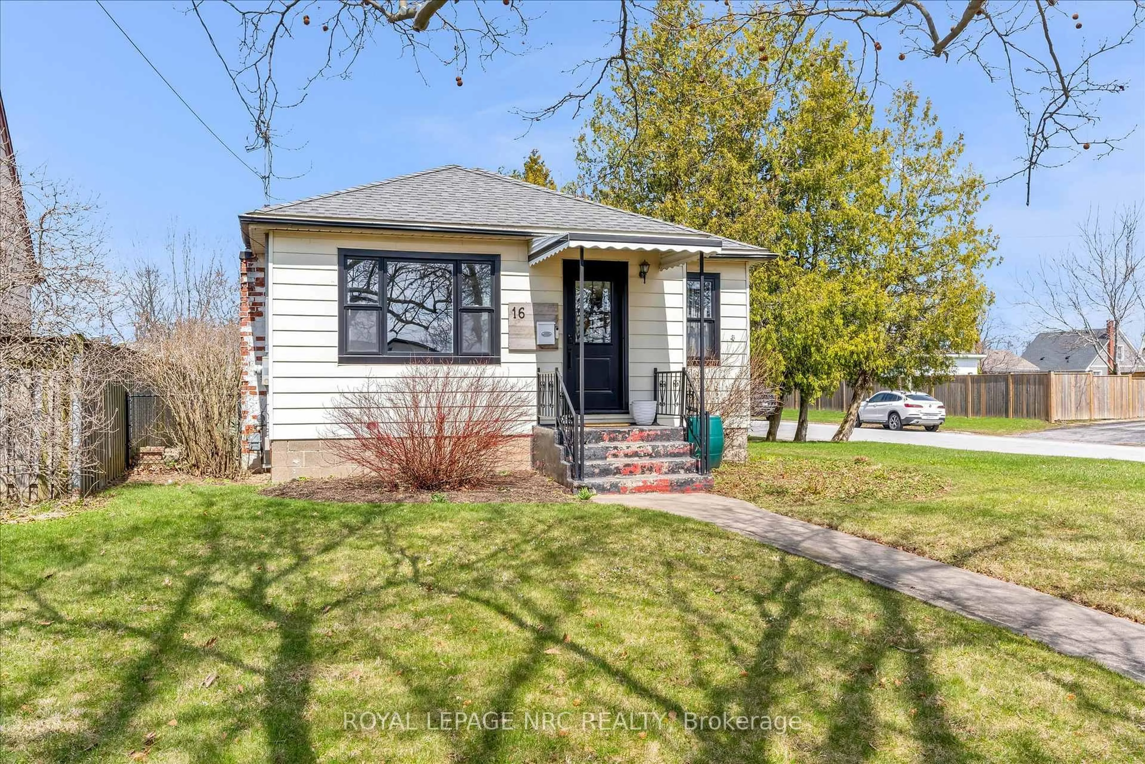 Unknown for 16 Mcdonald Ave, Thorold Ontario L2V 3E6