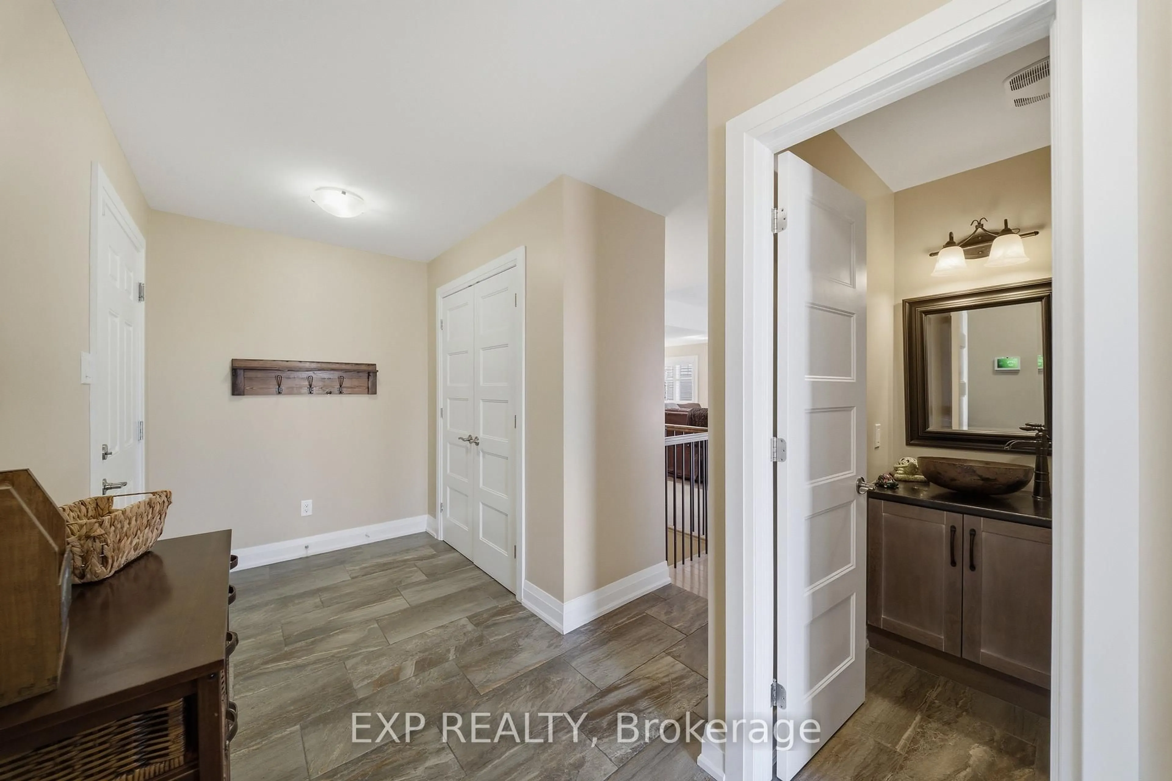 Indoor entryway for 4 Provost St, North Stormont Ontario K0A 1R0