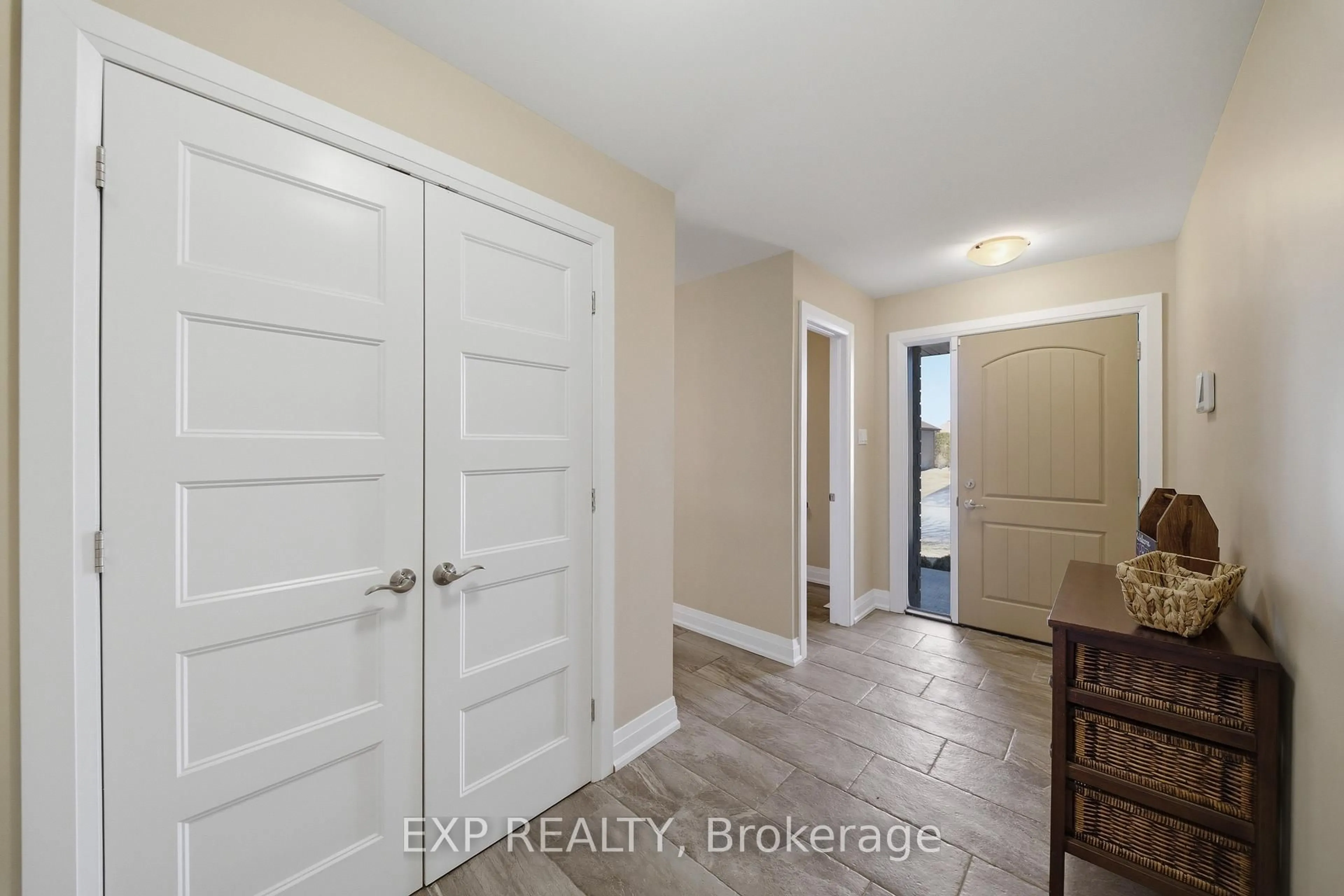 Indoor entryway for 4 Provost St, North Stormont Ontario K0A 1R0