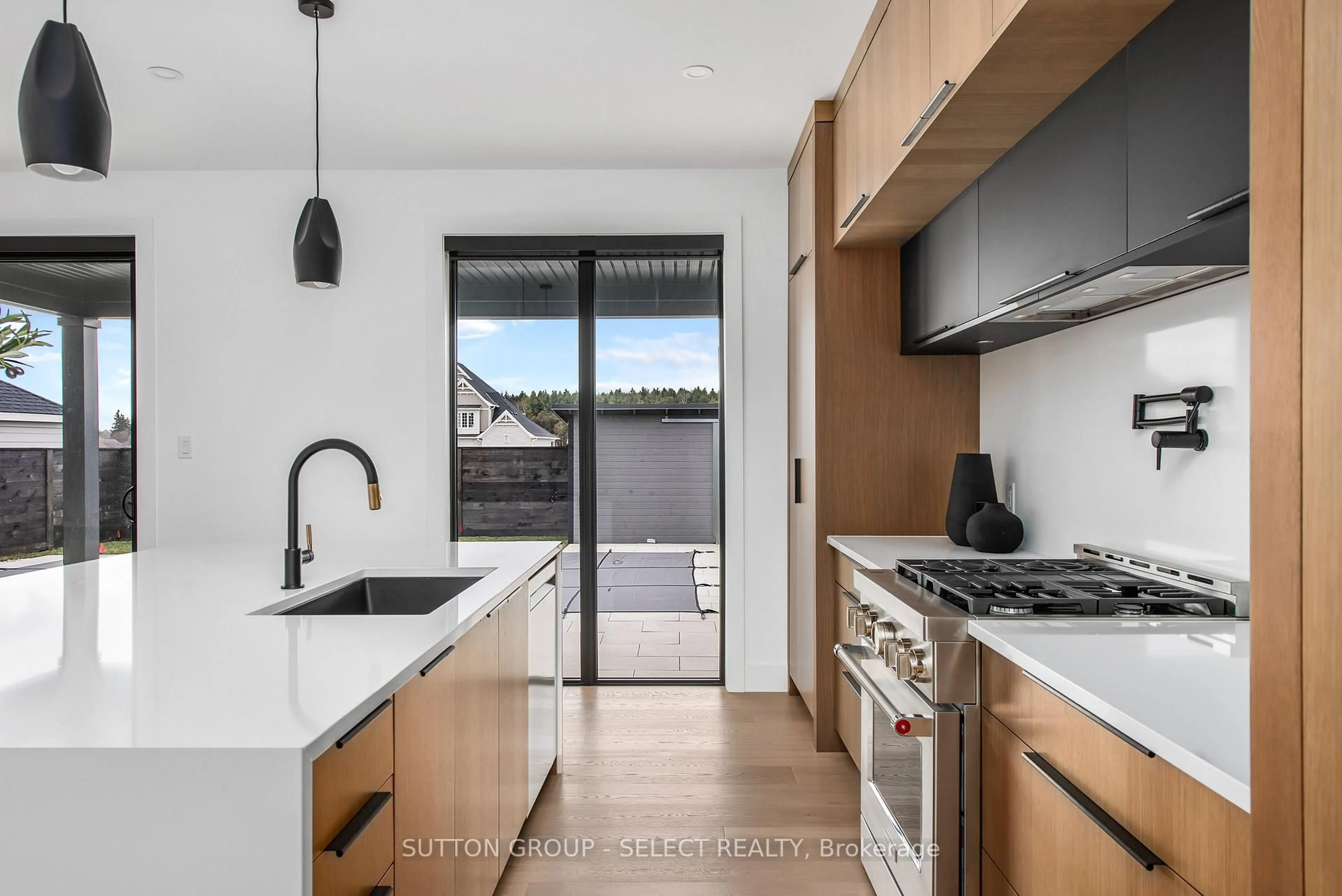 Contemporary kitchen, unknown for 102 Silver Maple Circ, Thames Centre Ontario N0M 2P0