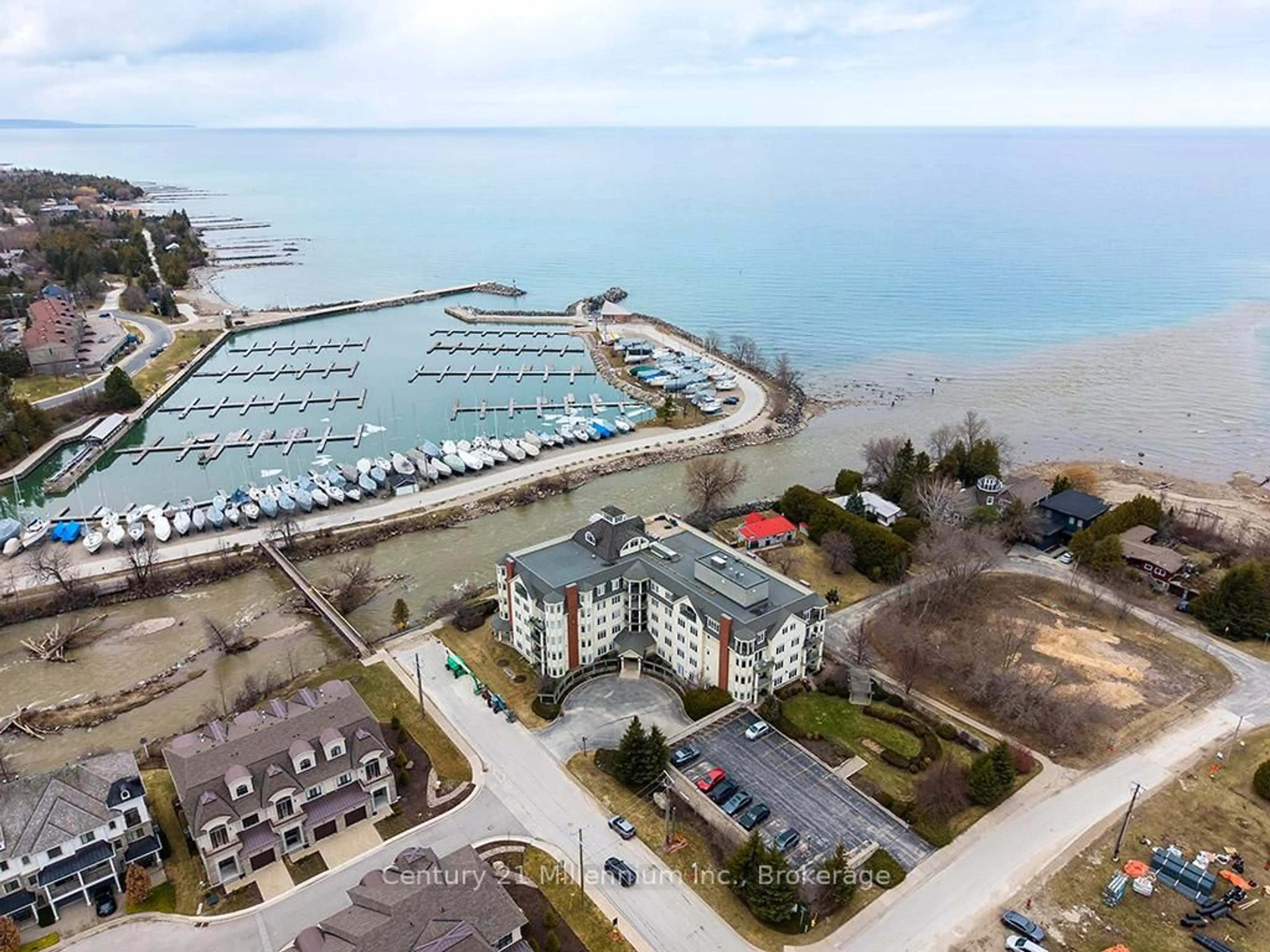 A pic from outside/outdoor area/front of a property/back of a property/a pic from drone, water/lake/river/ocean view for 10 Bay St #407, Blue Mountains Ontario N0H 2P0