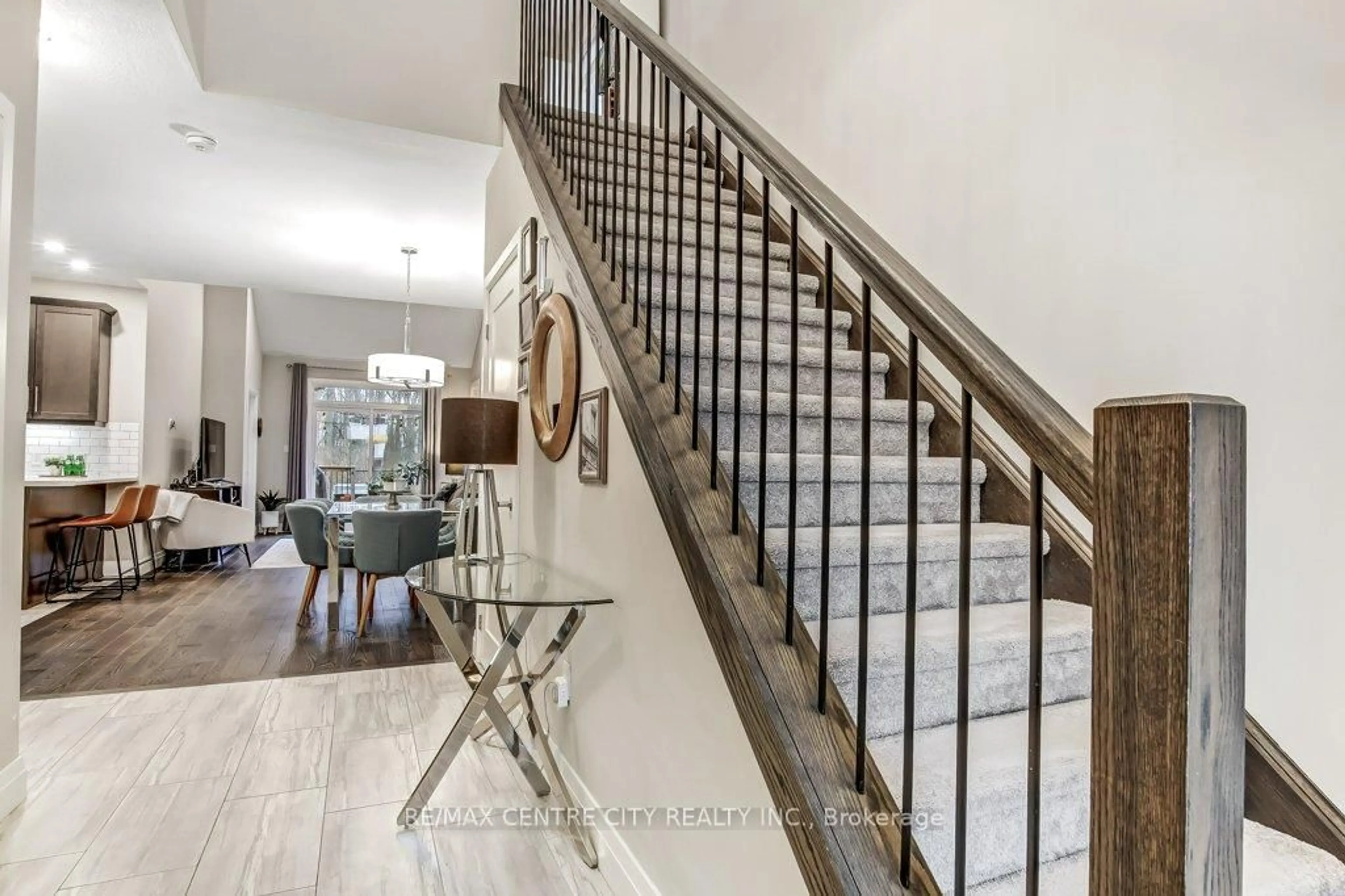 Indoor entryway for 1625 Valhalla St, London North Ontario N6G 0V2