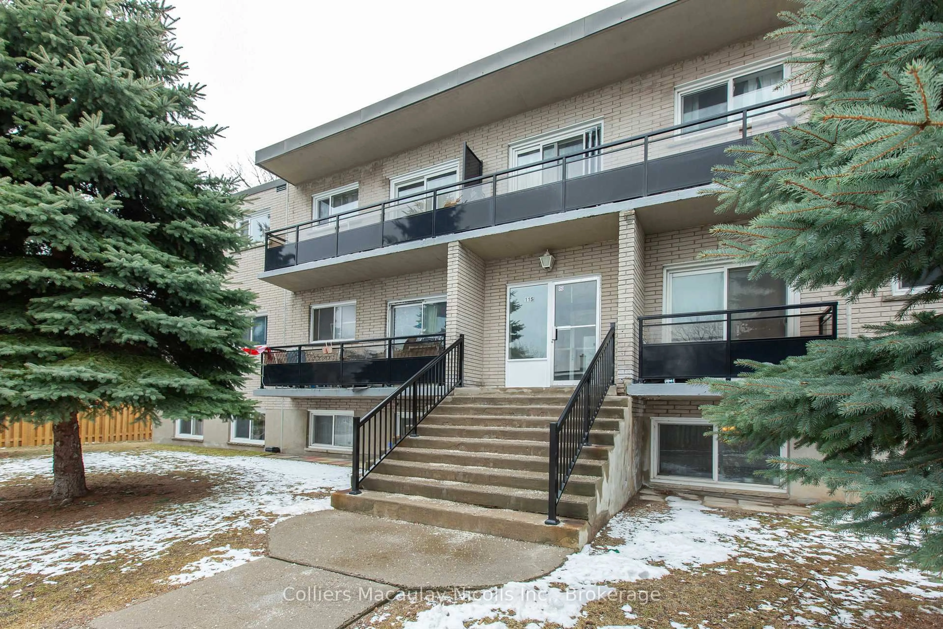 Patio, mountain view for 115 Kraft Ave, Kitchener Ontario N2A 2J2