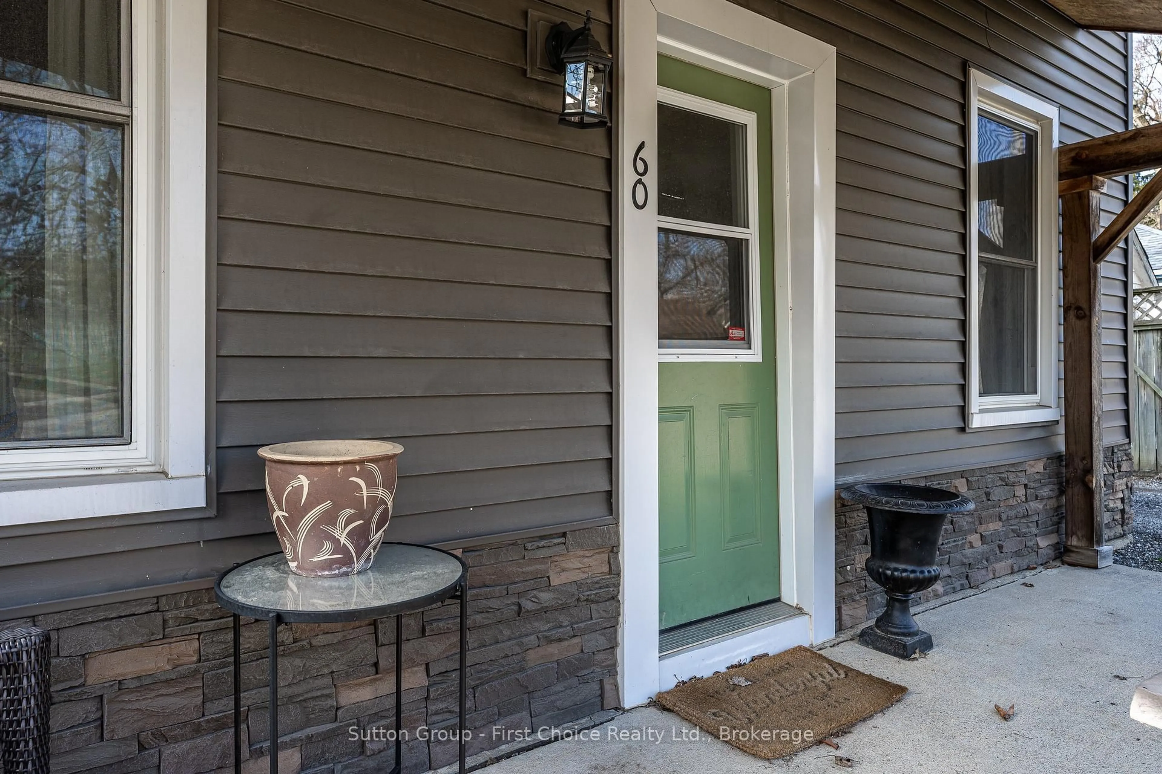 Indoor entryway for 60 Jones St, Stratford Ontario N5A 6G7