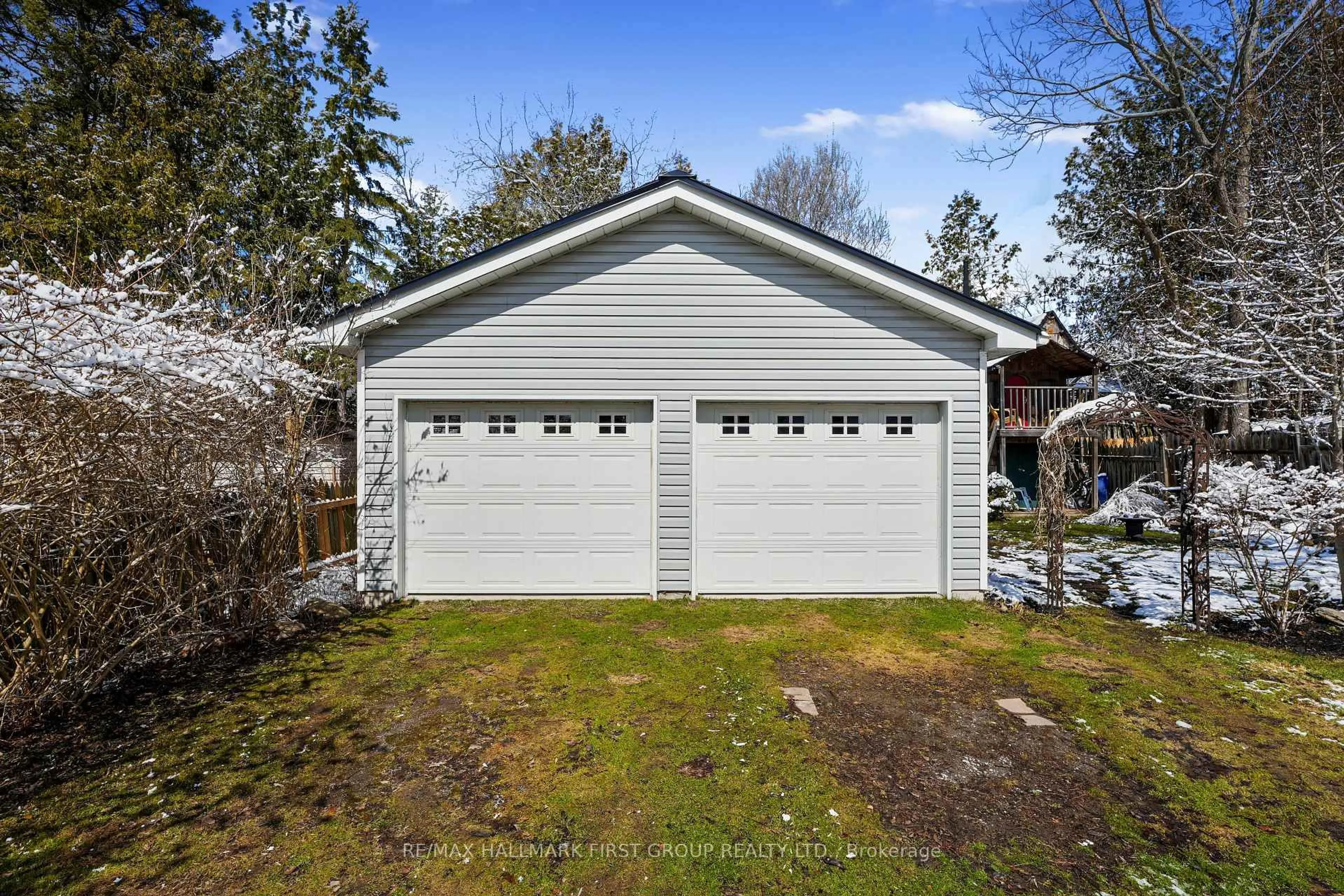 Indoor garage for 6 Norton Lane, Cramahe Ontario K0K 1S0