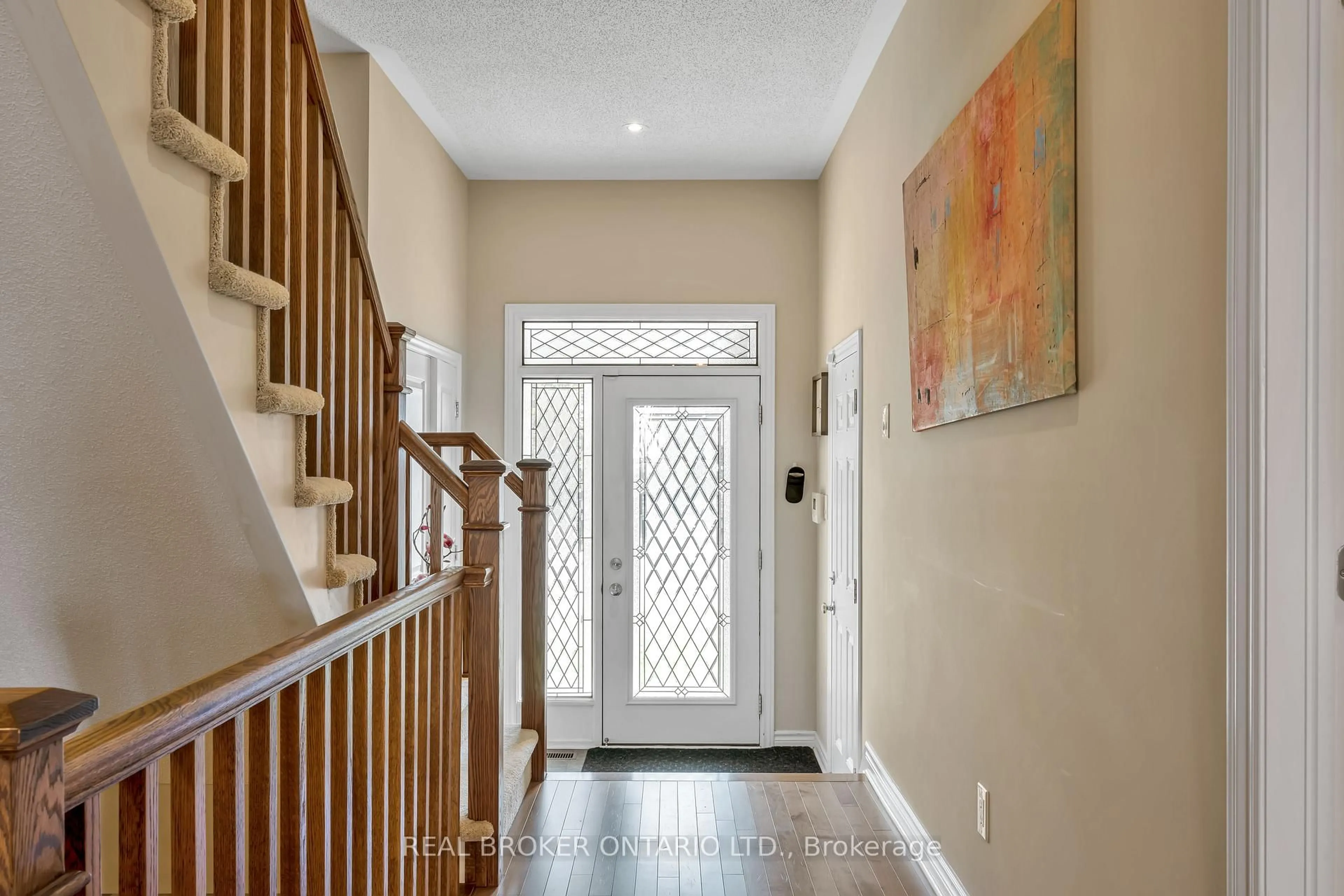 Indoor entryway for 291 Shinleaf Cres, Ottawa Ontario K1W 0J2