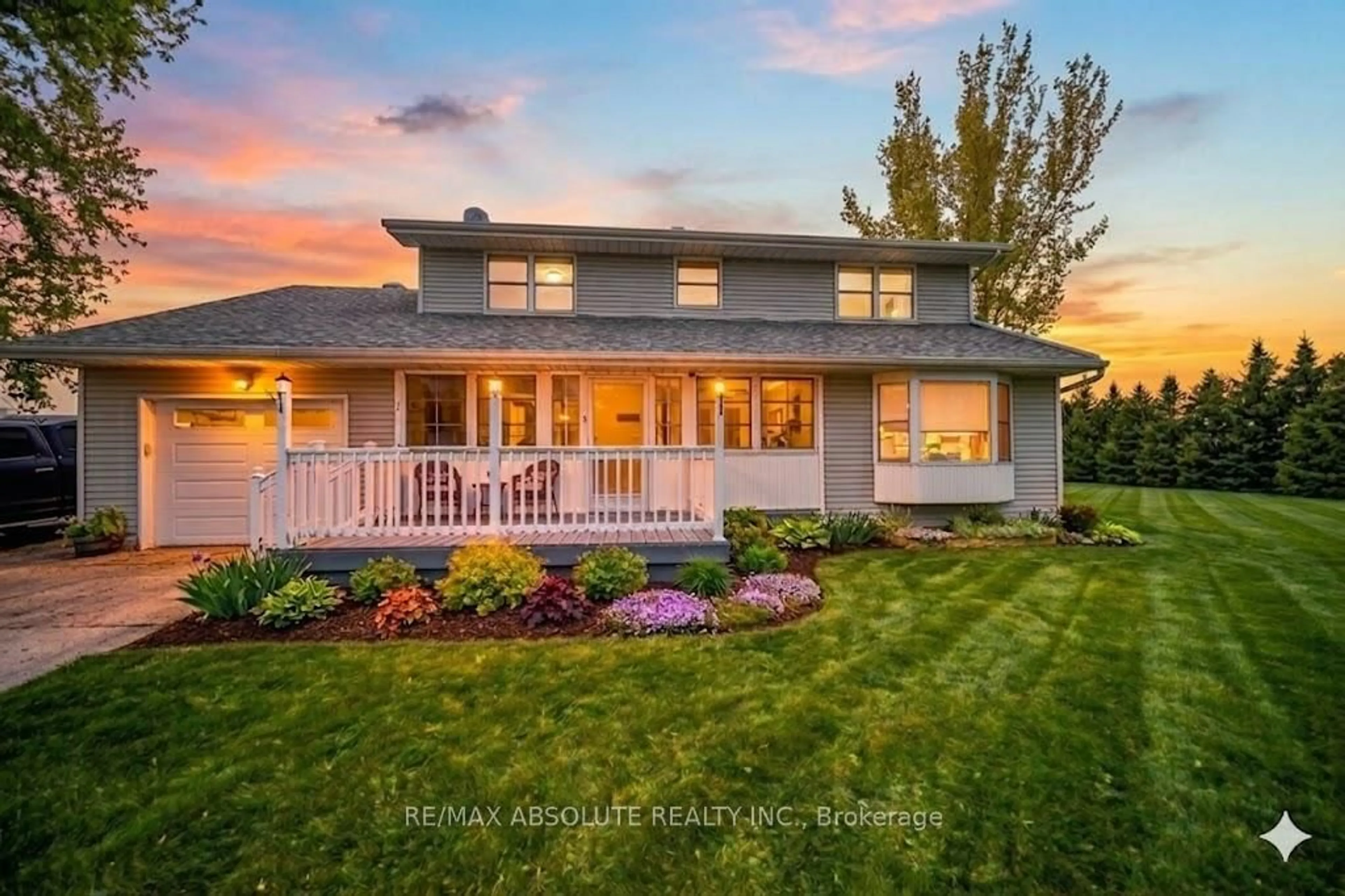 Home with vinyl exterior material, unknown for 2020 Concession Rd 7 Rd, The Nation Ontario K0B 1N0