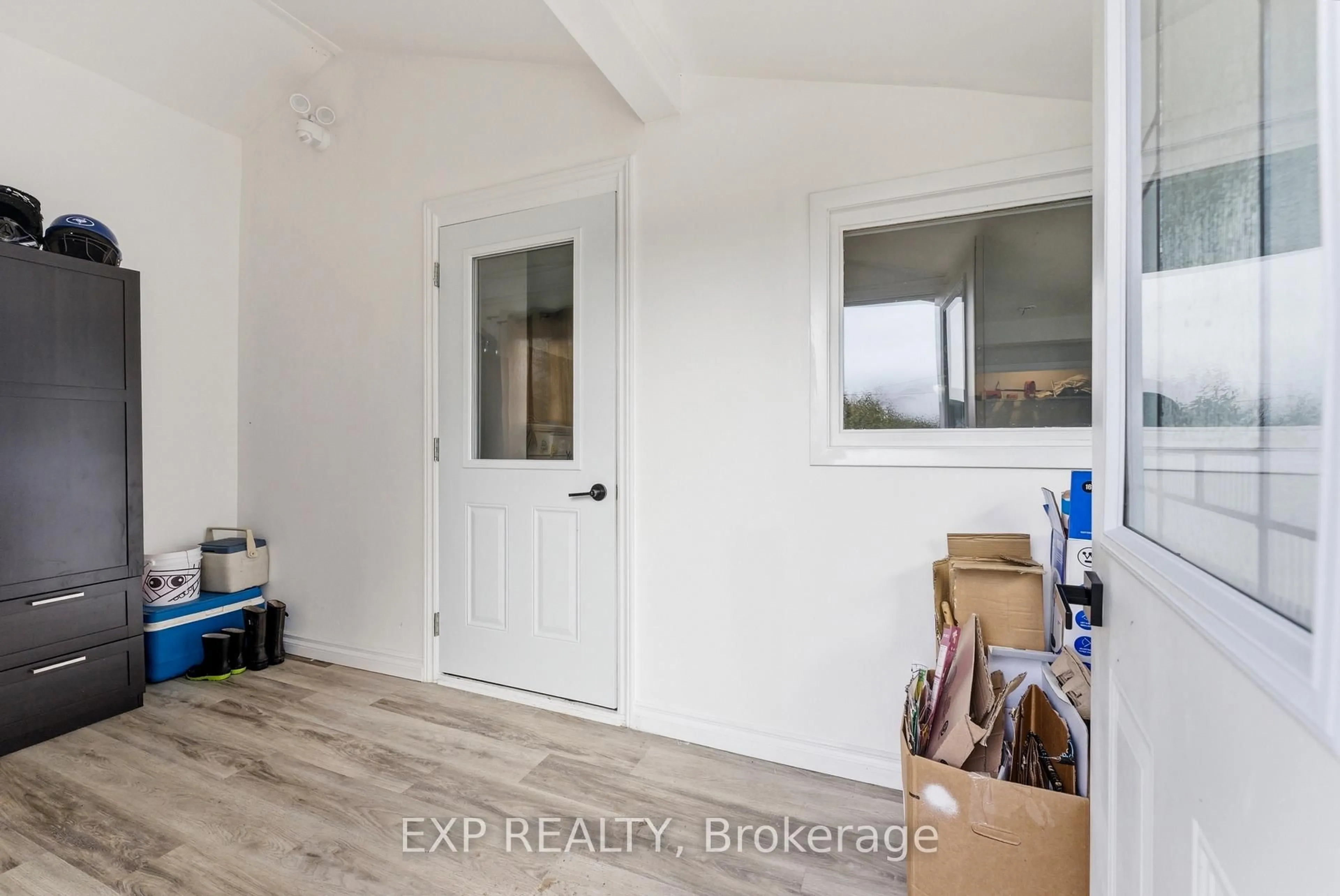 Indoor entryway for 23B Mother's Rd, Tweed Ontario K0K 3J0