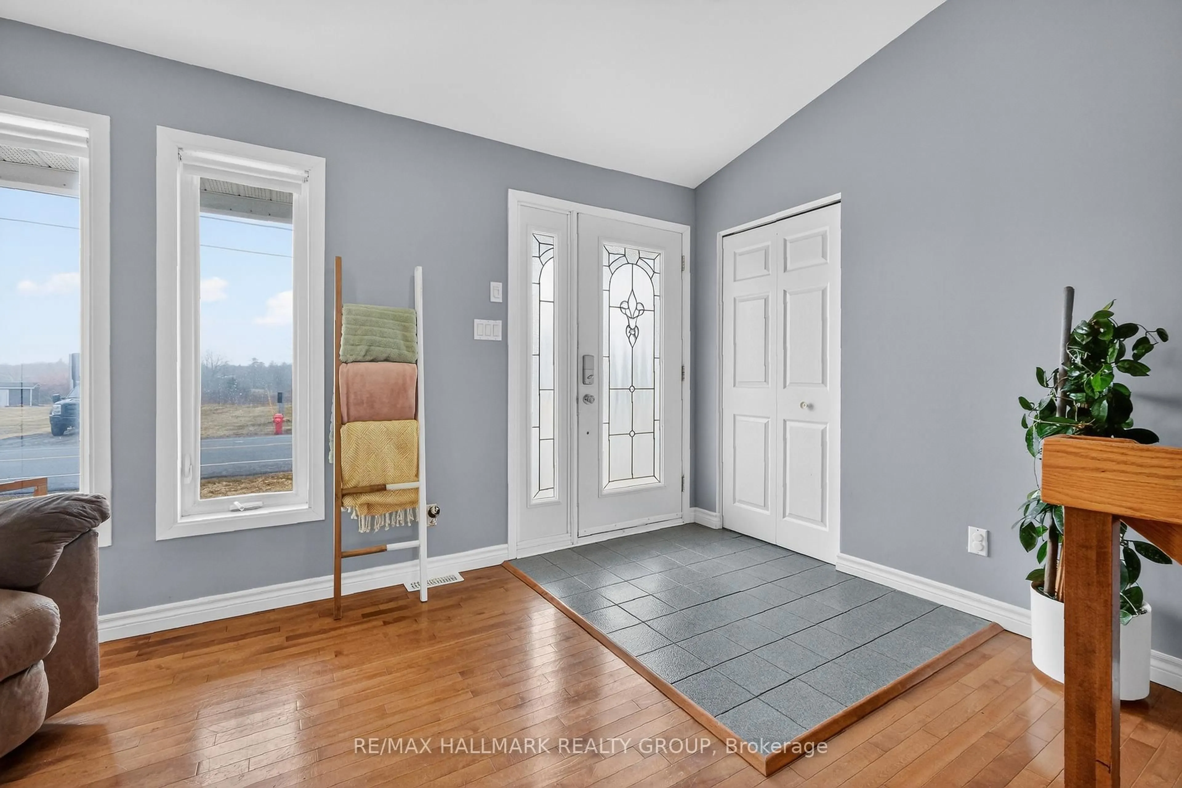 Indoor entryway for 141 Jessup's Falls Rd, Alfred and Plantagenet Ontario K0B 1L0