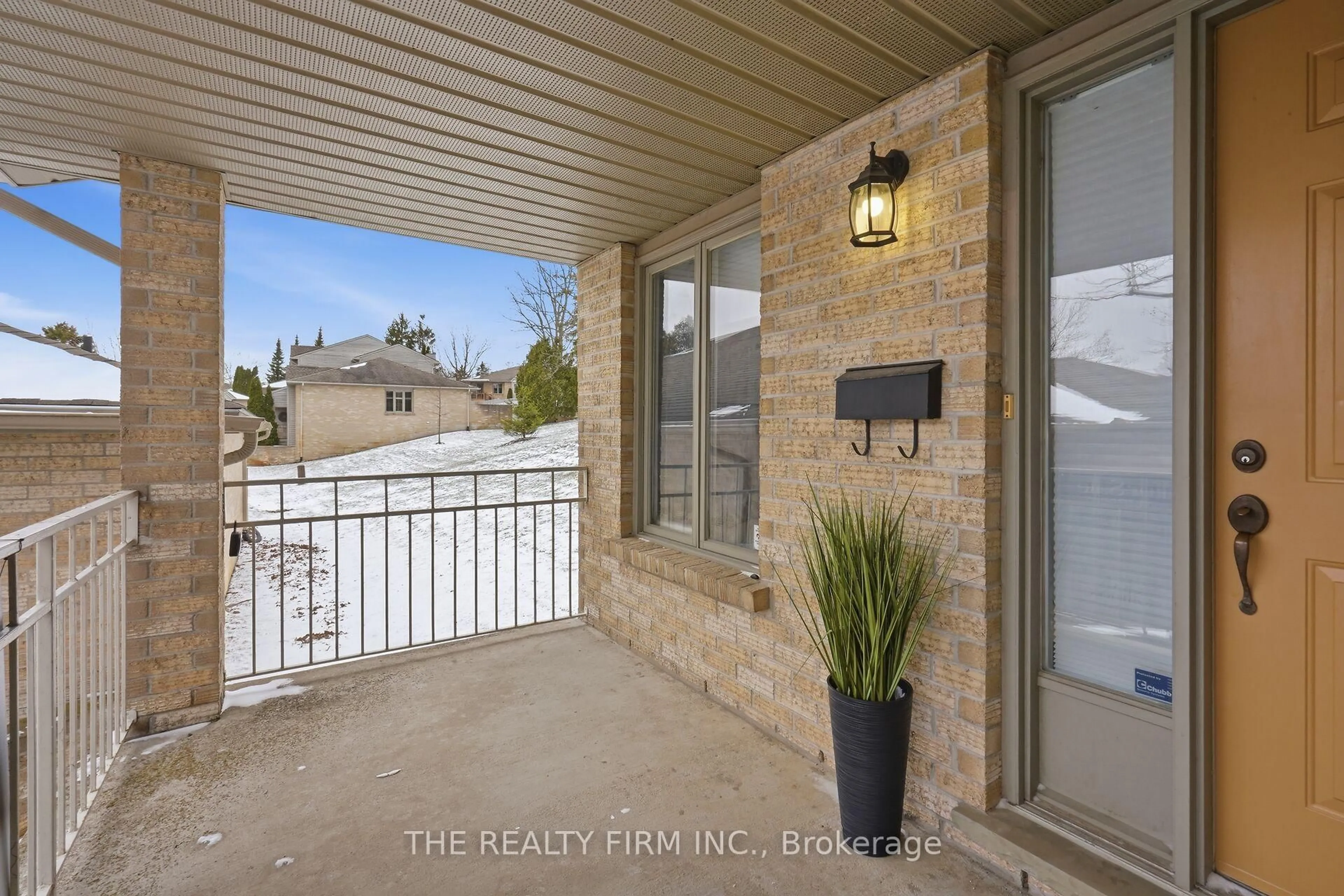 Indoor entryway for 1500 Richmond St #56, London North Ontario N6G 4T8