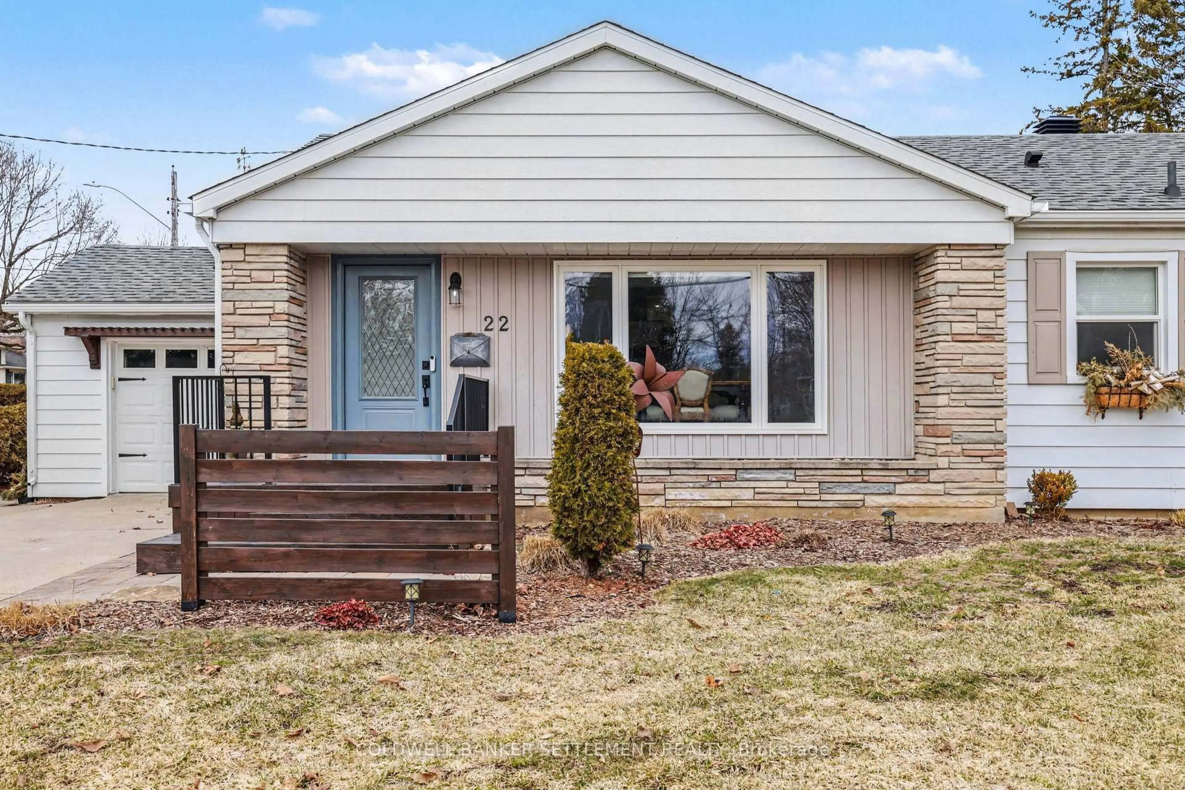 Unknown for 22 Broadview Ave, Smiths Falls Ontario K7A 4K9