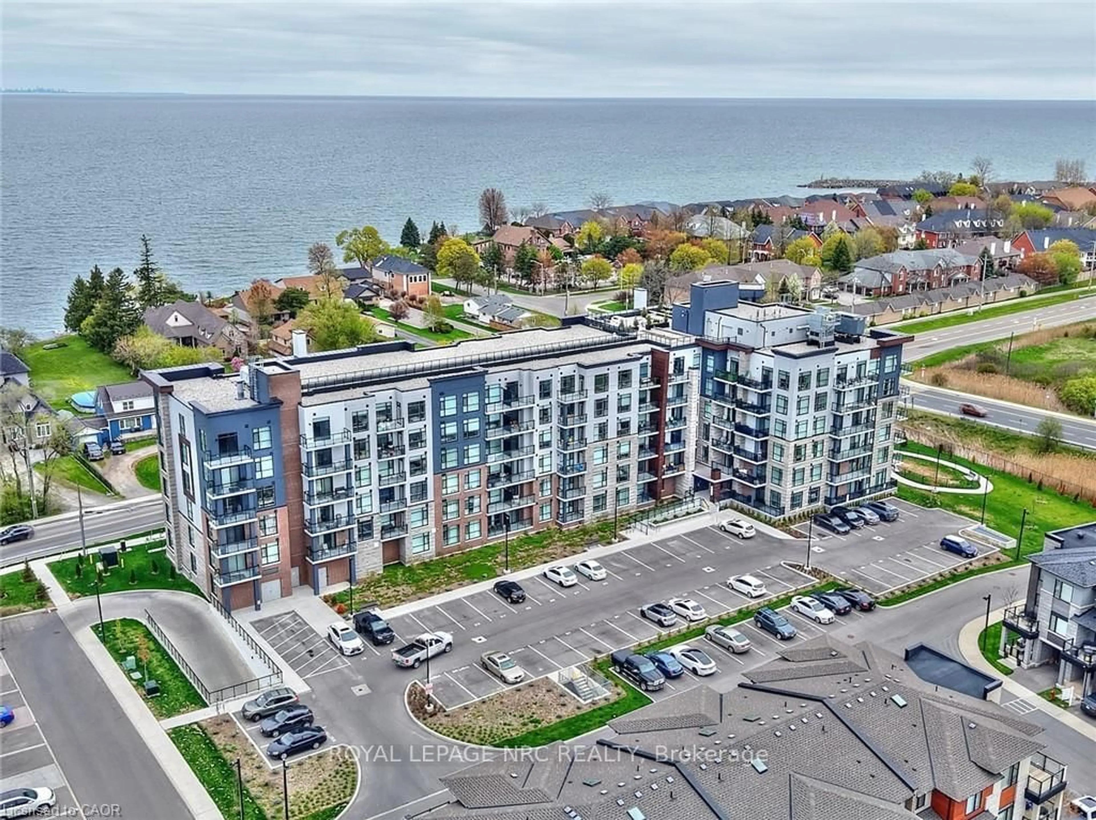 A pic from outside/outdoor area/front of a property/back of a property/a pic from drone, water/lake/river/ocean view for 600 North Service Rd #501, Hamilton Ontario L8E 5A7