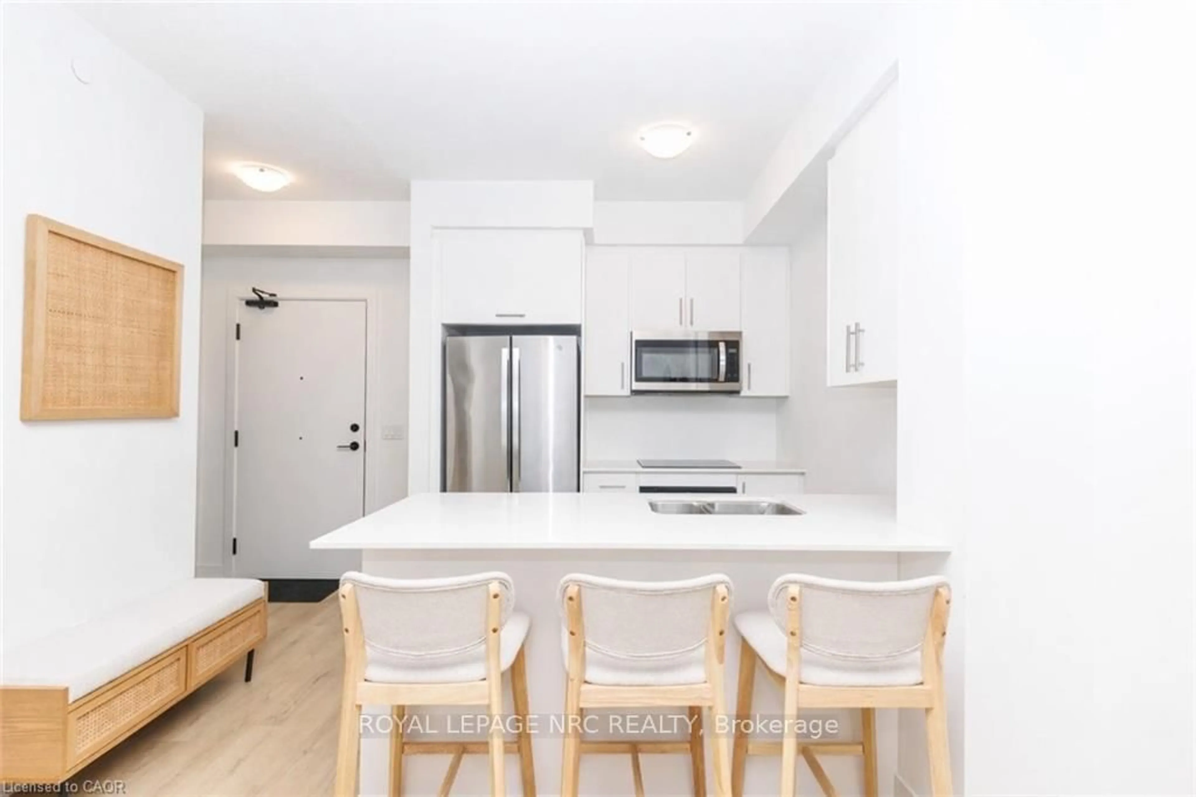 Standard kitchen, unknown for 600 North Service Rd #501, Hamilton Ontario L8E 5A7