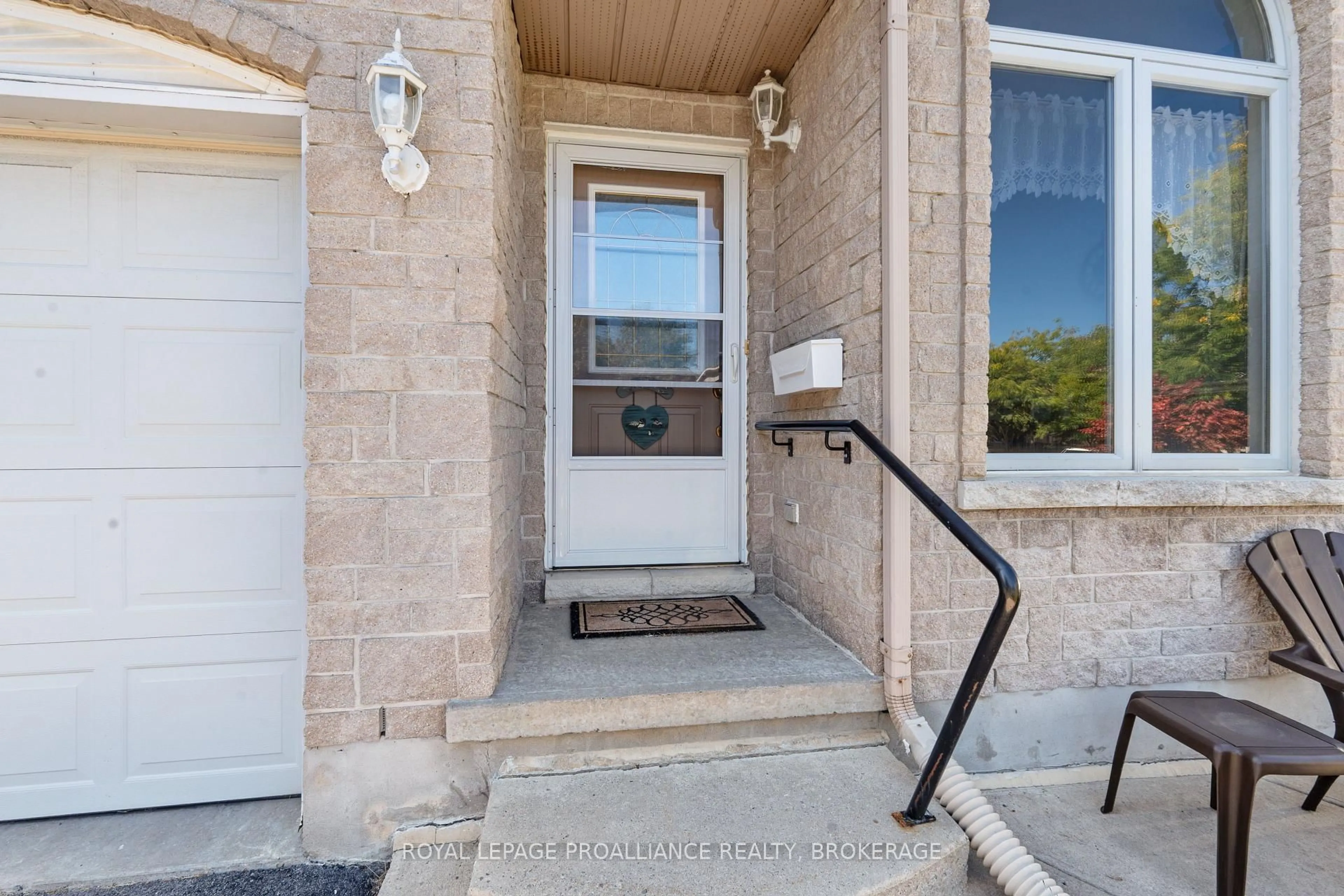 Indoor entryway for 781 Shires Way, Kingston Ontario K7M 8X9