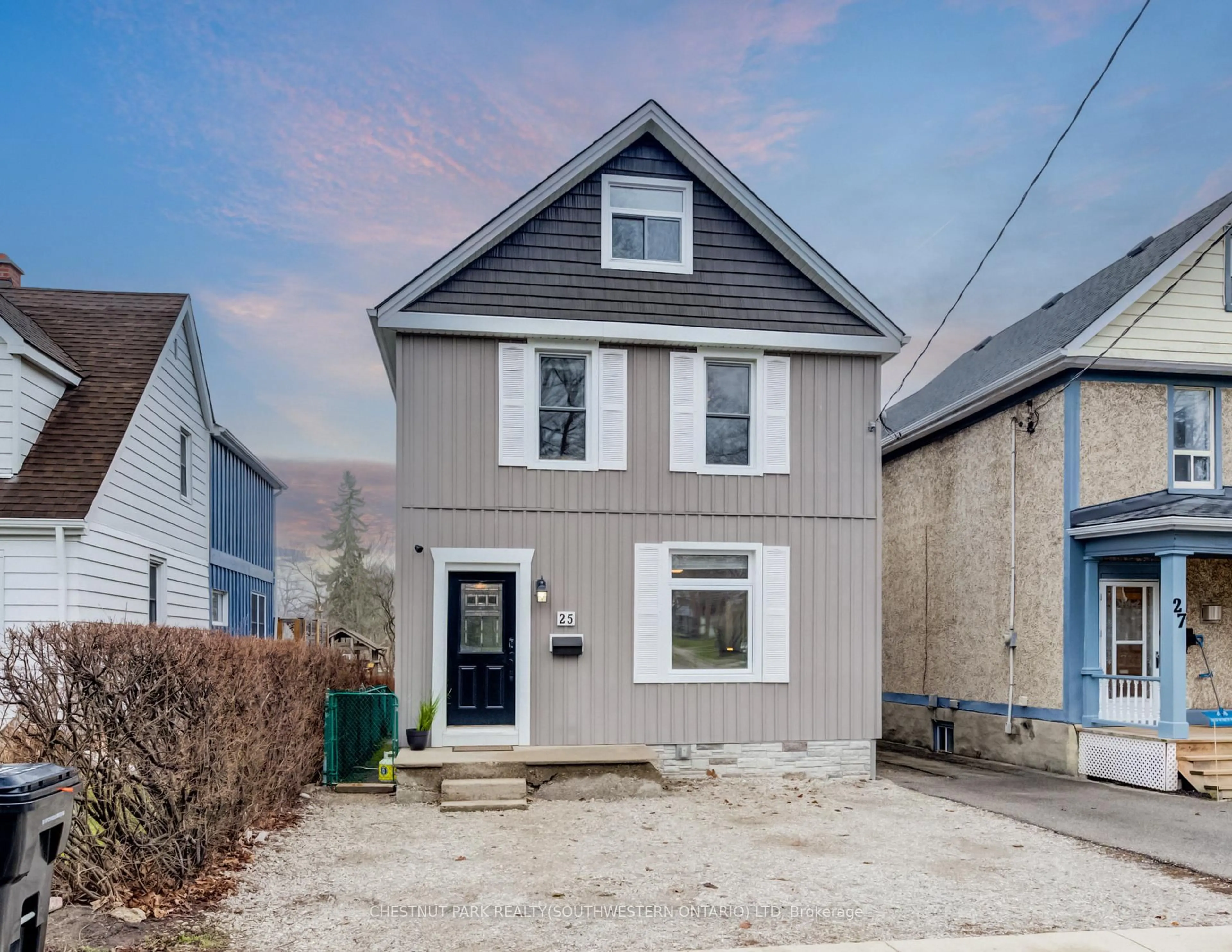 Home with vinyl exterior material, street for 25 John St, Cambridge Ontario N1S 2V3