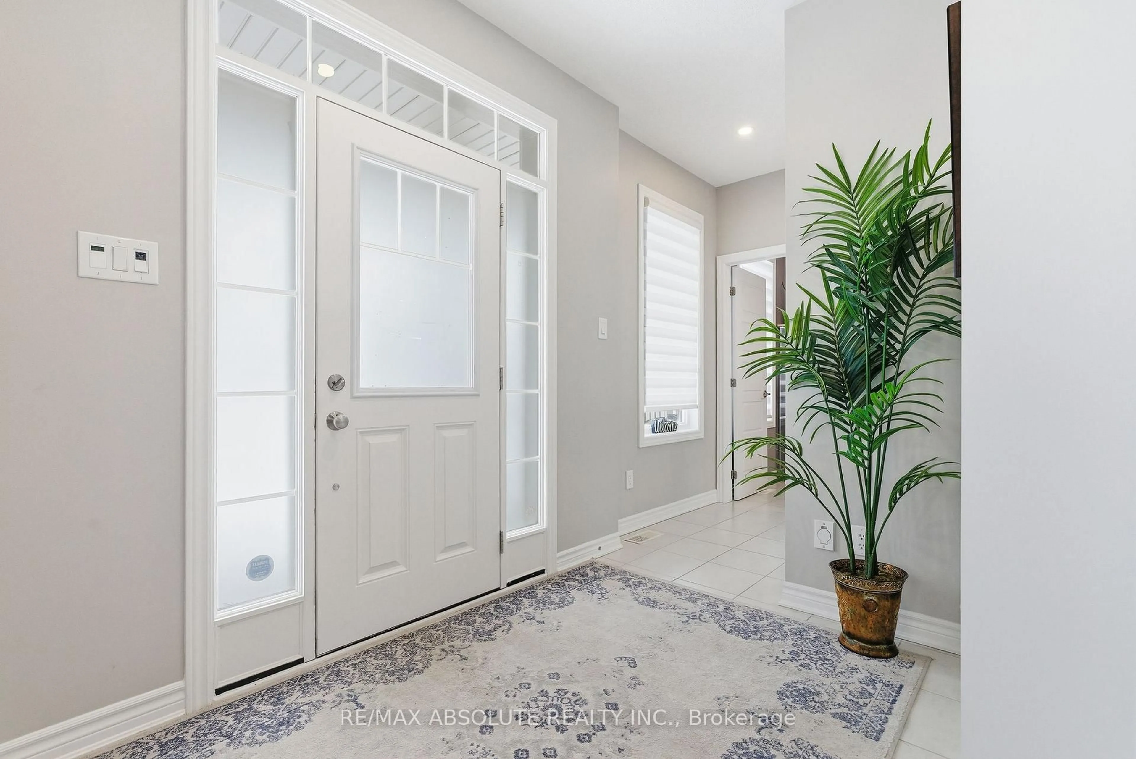 Indoor entryway for 160 Damselfly Way, Ottawa Ontario K2J 6H6
