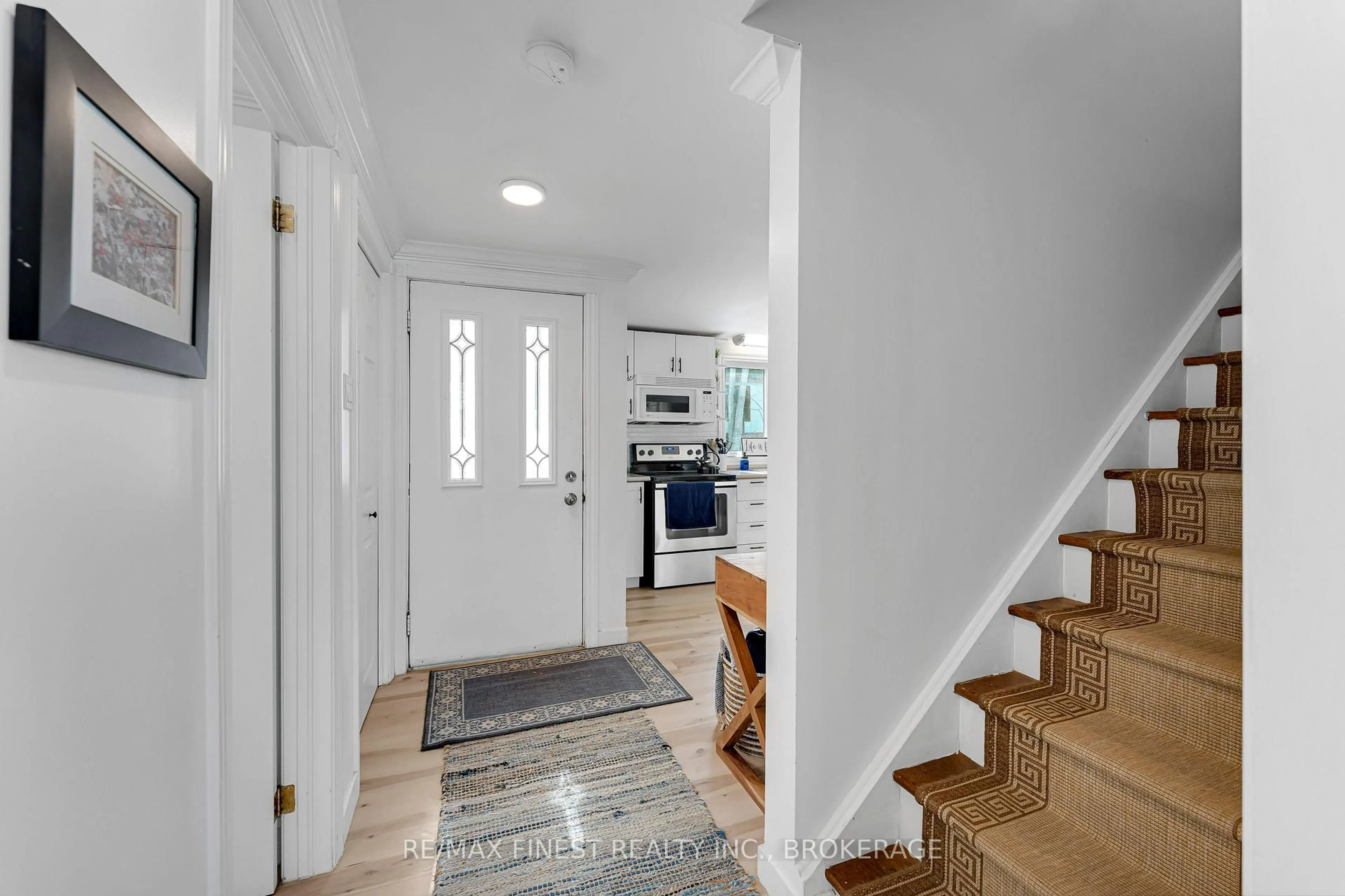 Indoor entryway for 1066 Mountvale Point Rd, Sharbot Lake Ontario K0H 2P0