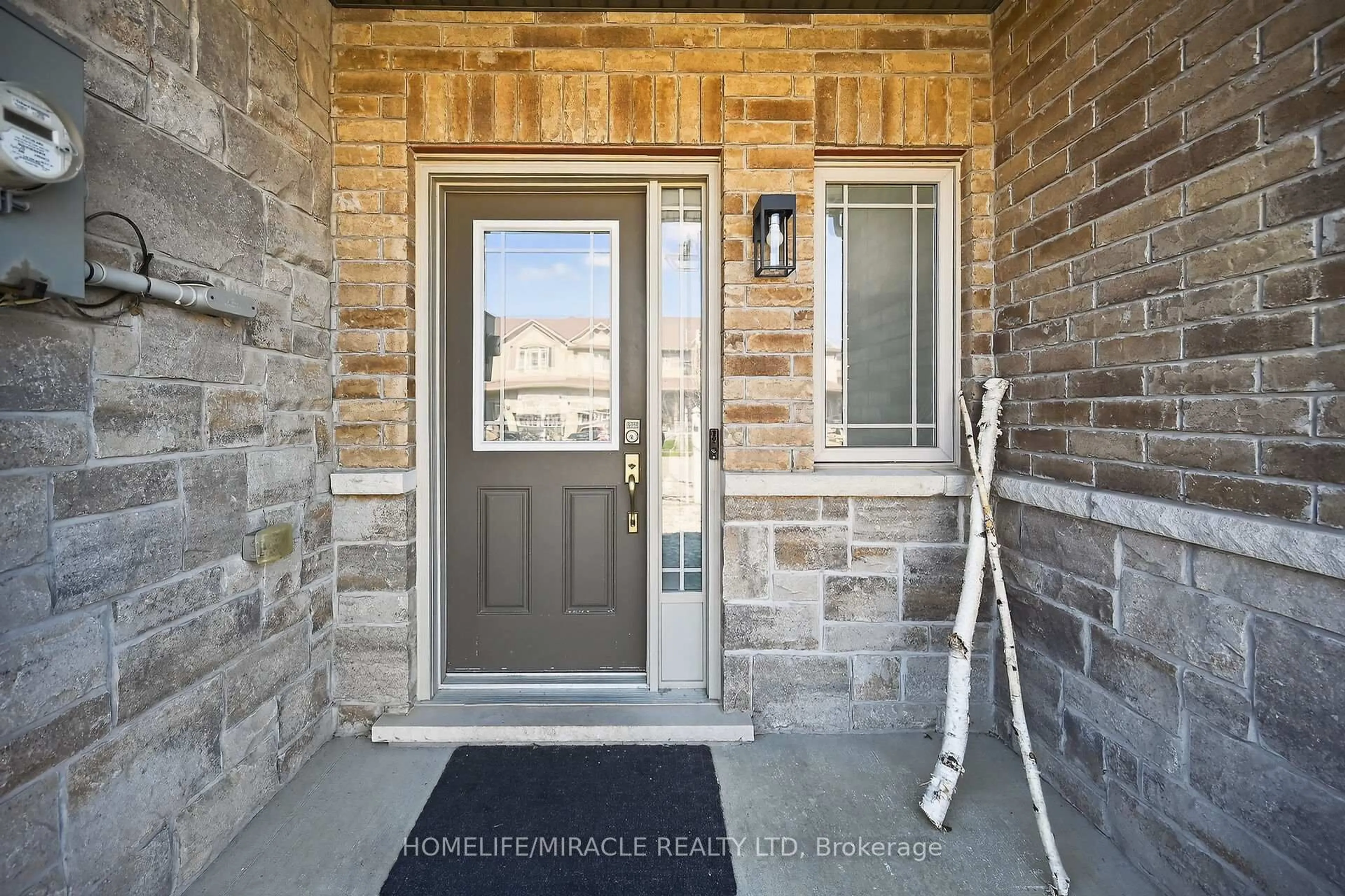 Indoor entryway for 149 Kinsman Dr, Hamilton Ontario L0R 1C0