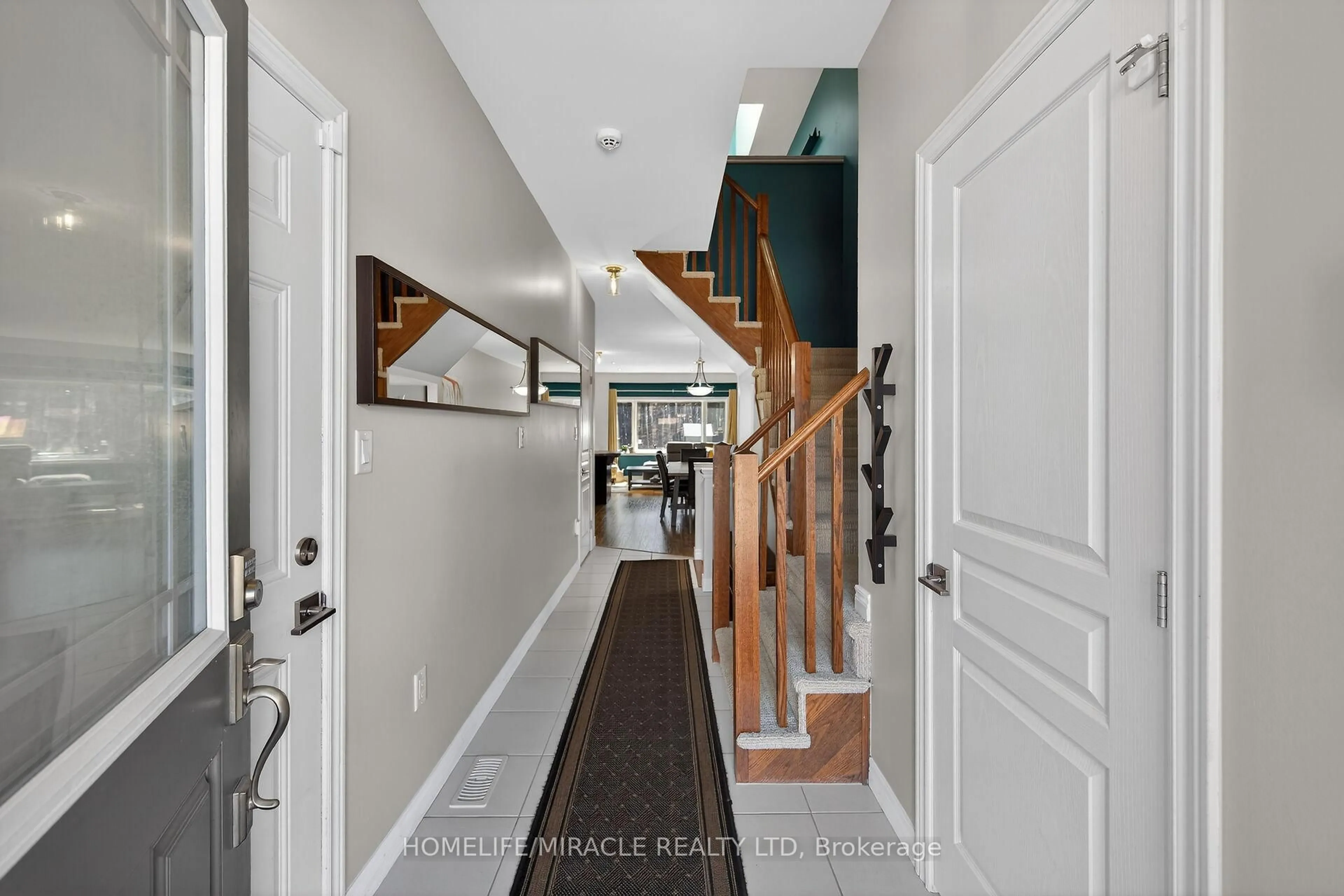 Indoor entryway for 149 Kinsman Dr, Hamilton Ontario L0R 1C0