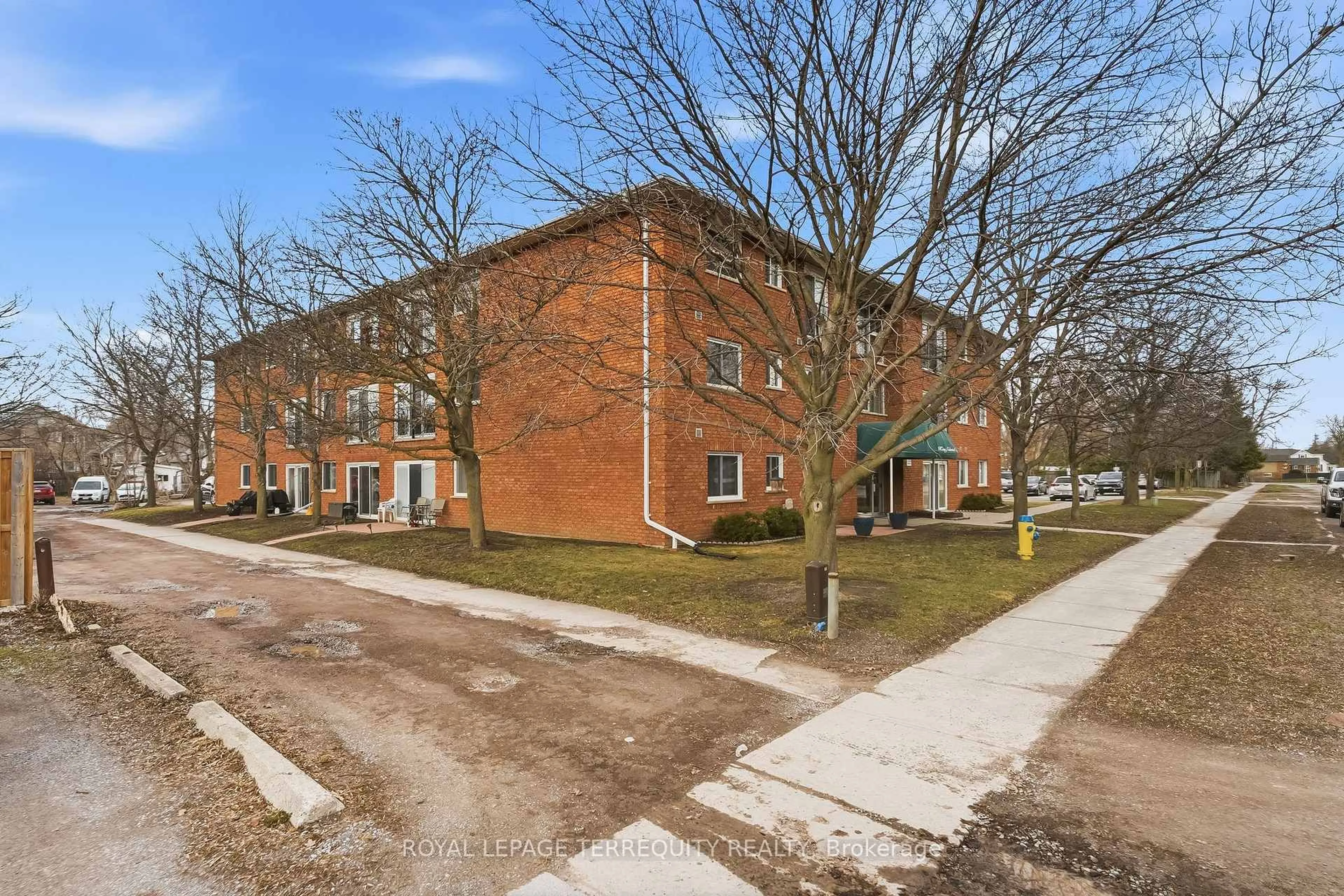 A pic from outside/outdoor area/front of a property/back of a property/a pic from drone, street for 136 Ware St #307, Peterborough Ontario K9J 2B8