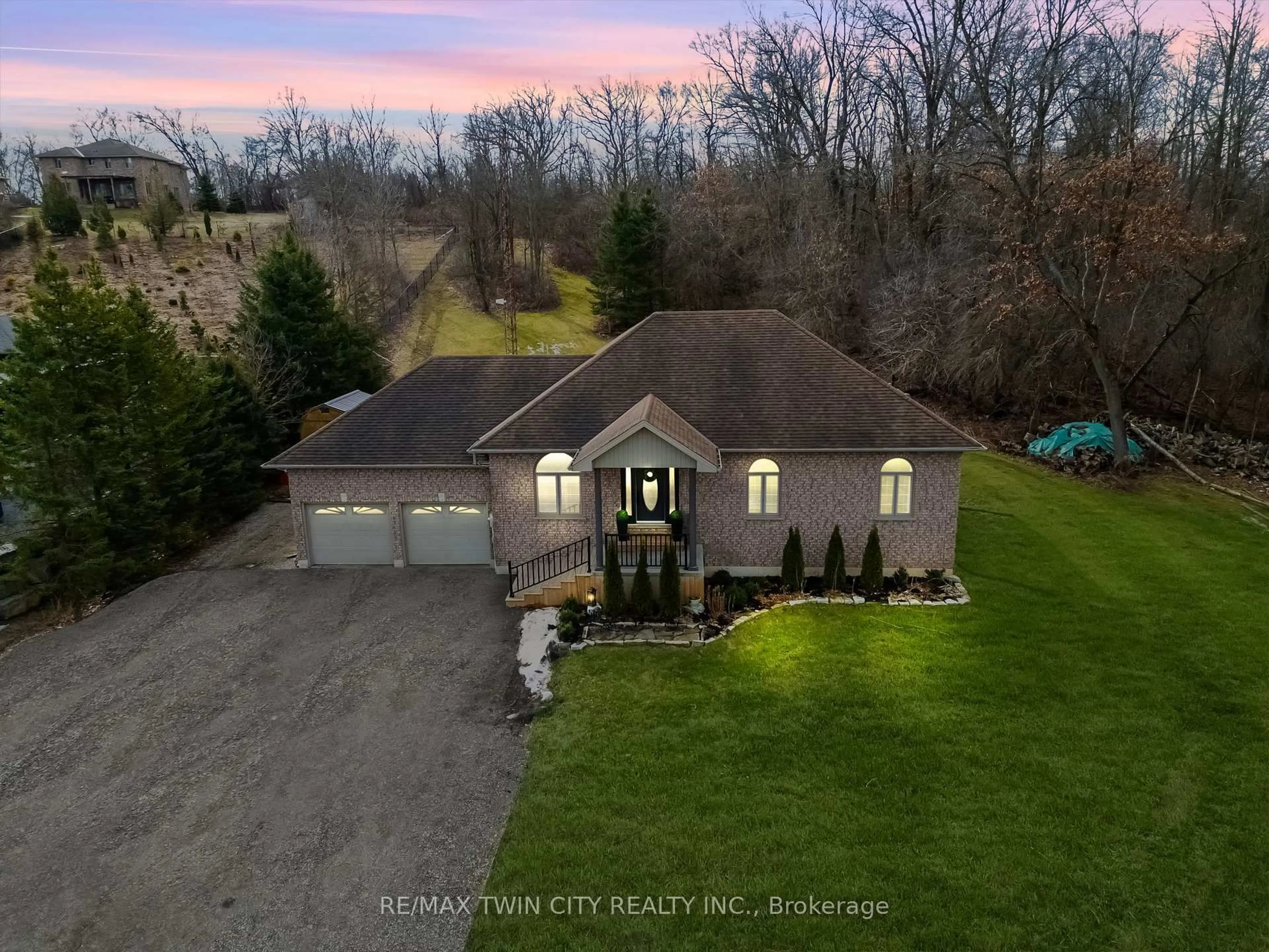 A pic from outside/outdoor area/front of a property/back of a property/a pic from drone, water/lake/river/ocean view for 30 Douglas St, Brant Ontario N3T 0M6