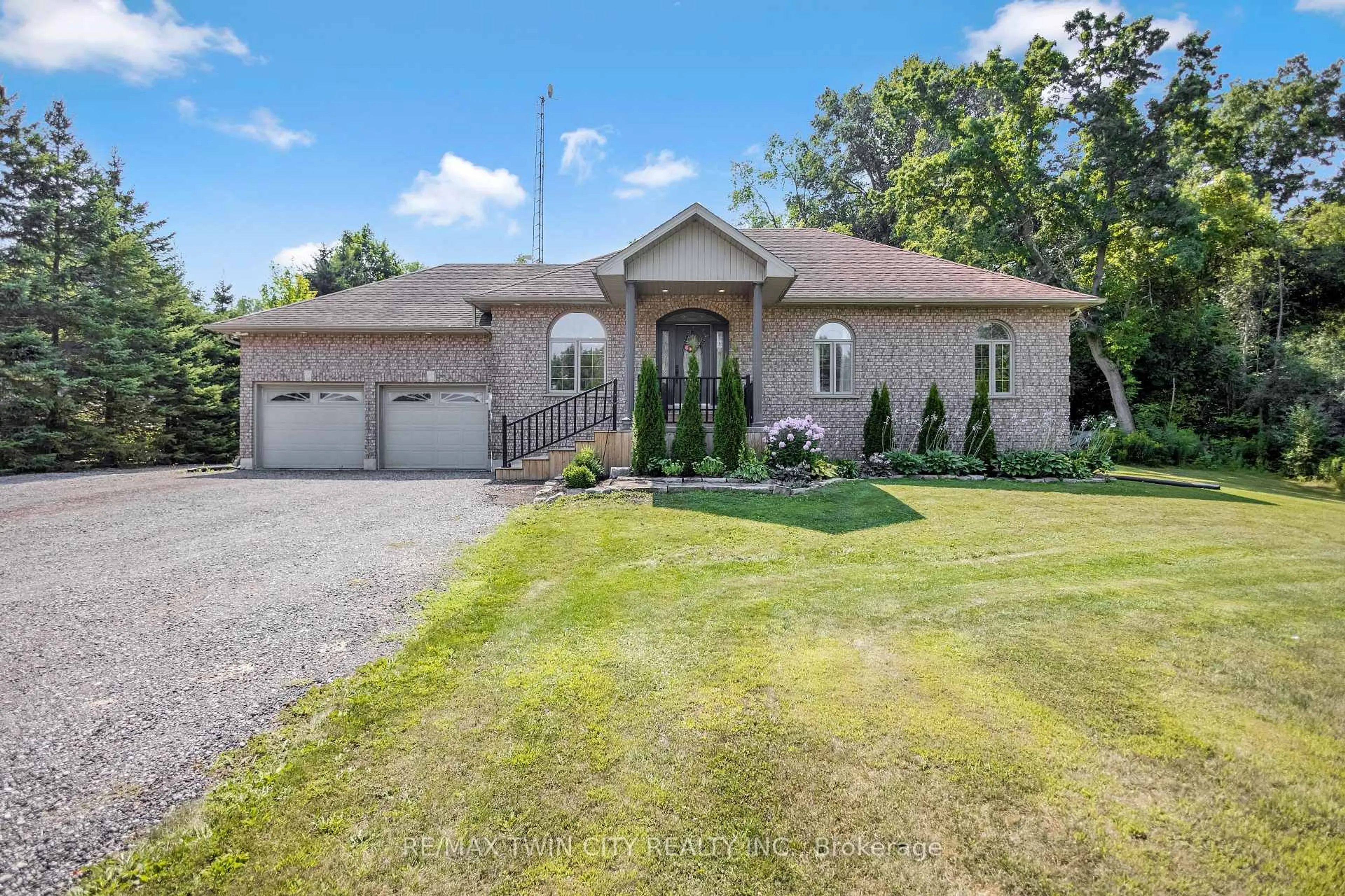 A pic from outside/outdoor area/front of a property/back of a property/a pic from drone, street for 30 Douglas St, Brant Ontario N3T 0M6