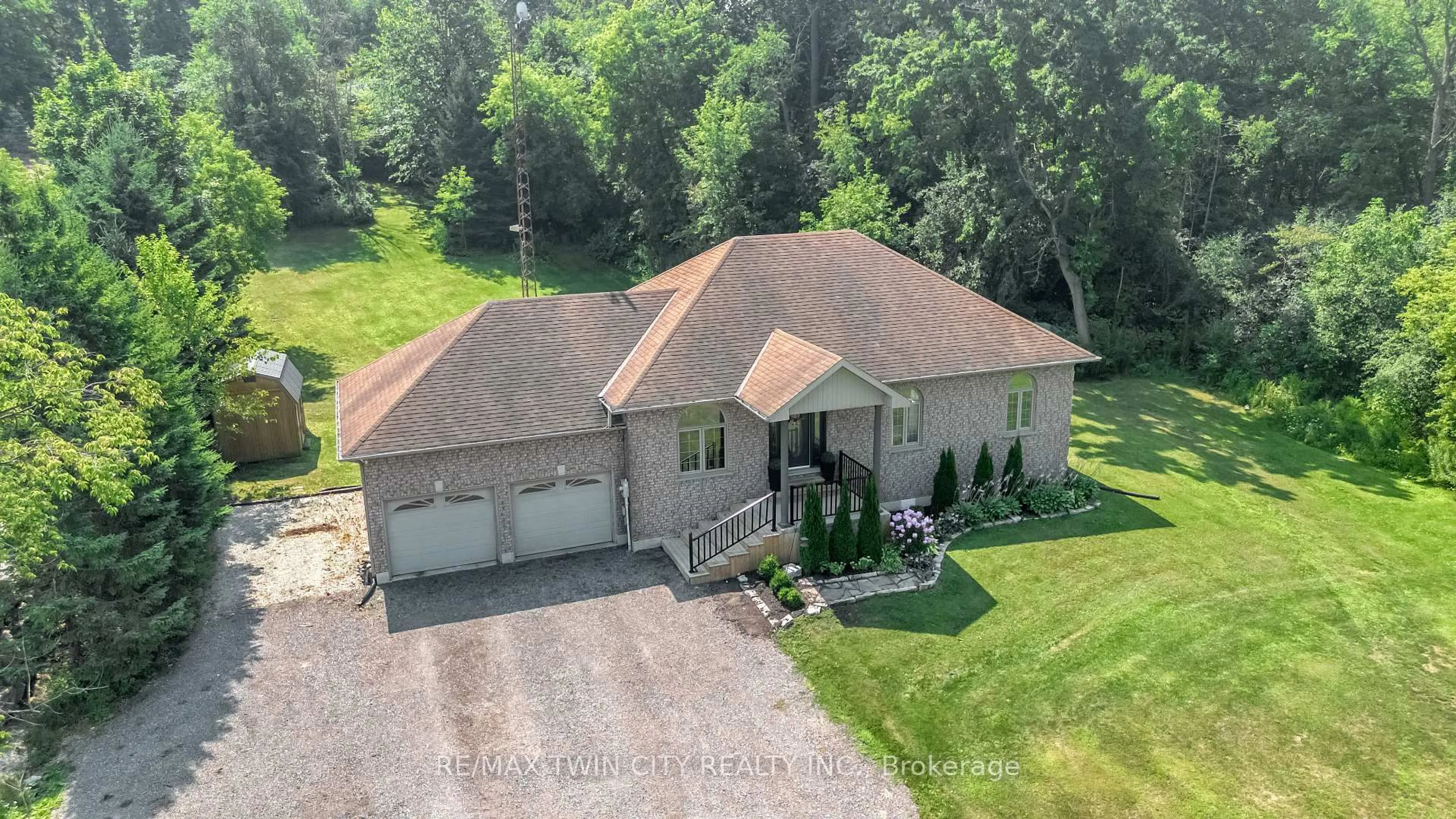 A pic from outside/outdoor area/front of a property/back of a property/a pic from drone, building for 30 Douglas St, Brant Ontario N3T 0M6