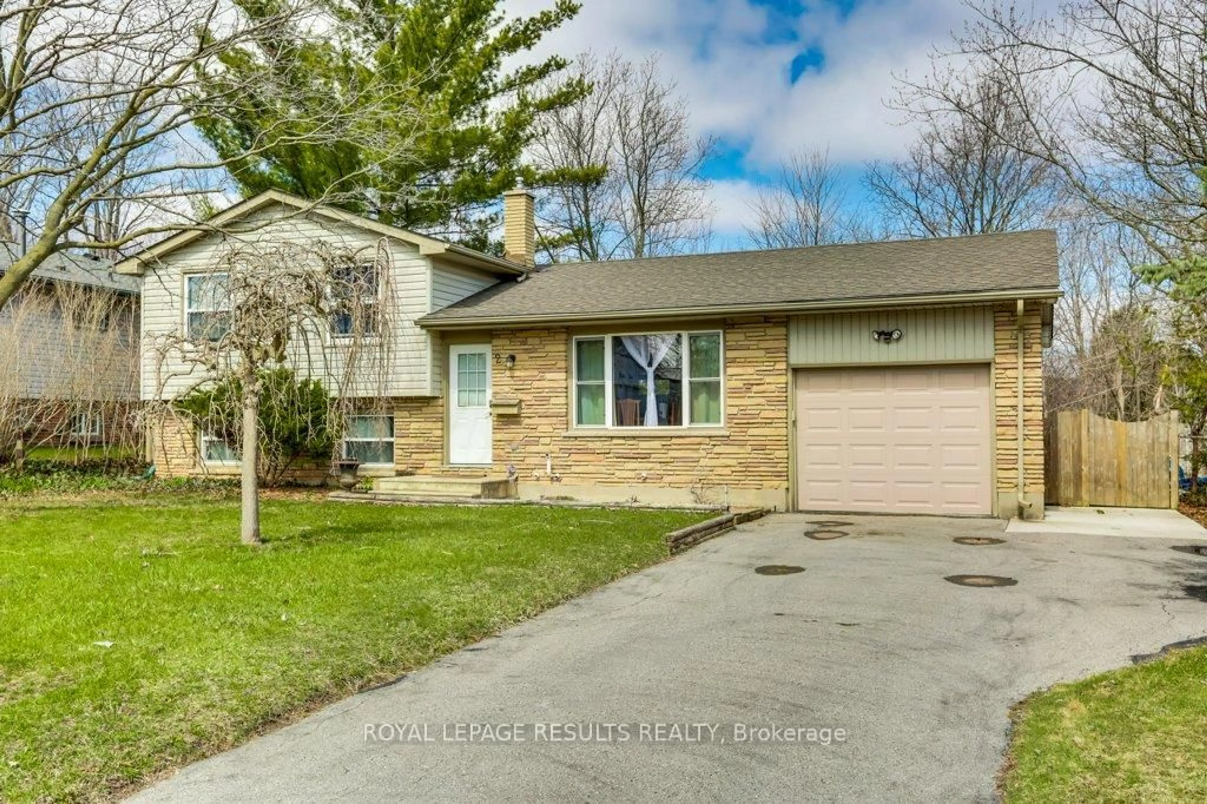 Home with brick exterior material, street for 2 Northwood Pl, St. Thomas Ontario N5P 2J4