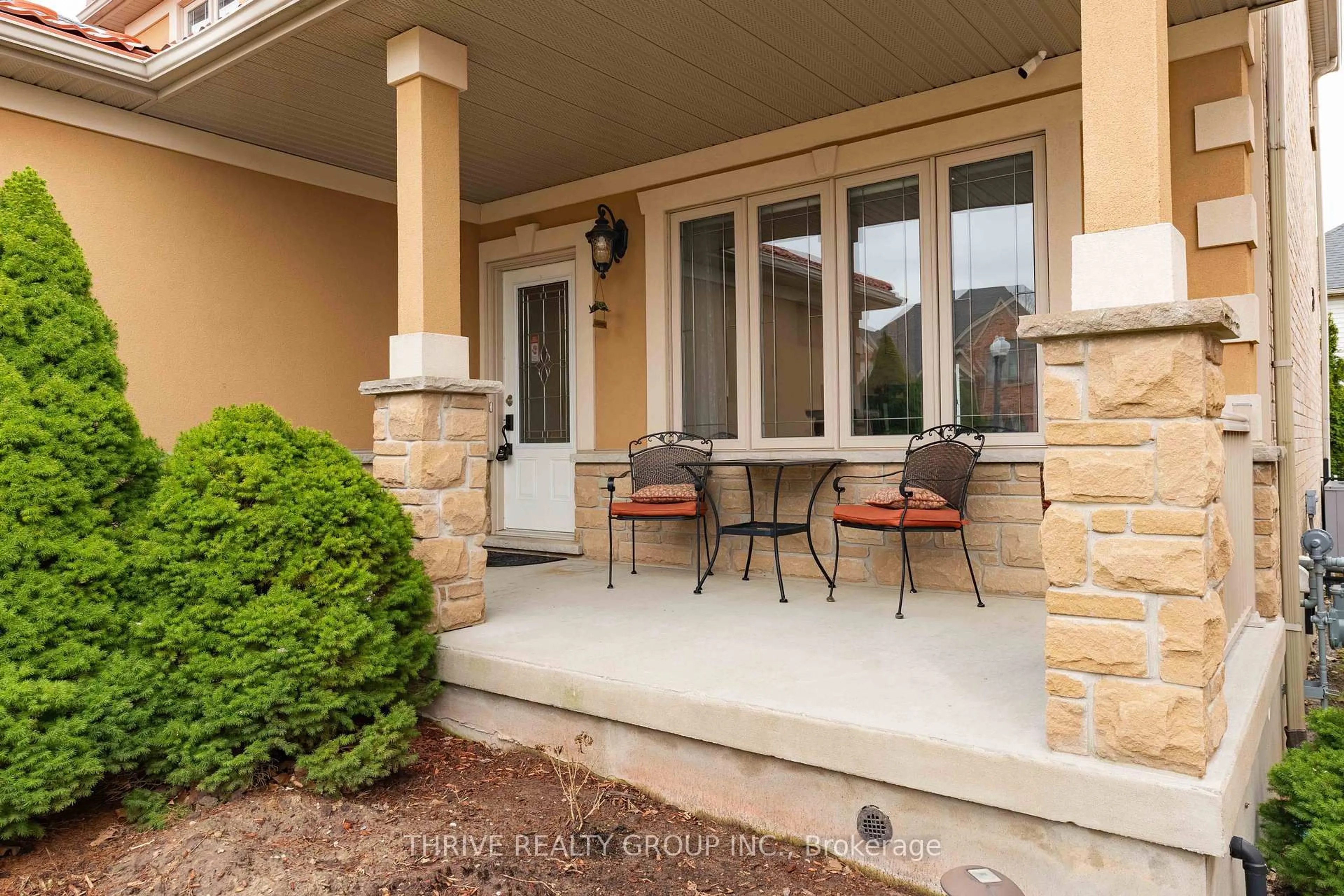 Patio, street for 1025 Cherryhaven Dr, London South Ontario N6K 5A6