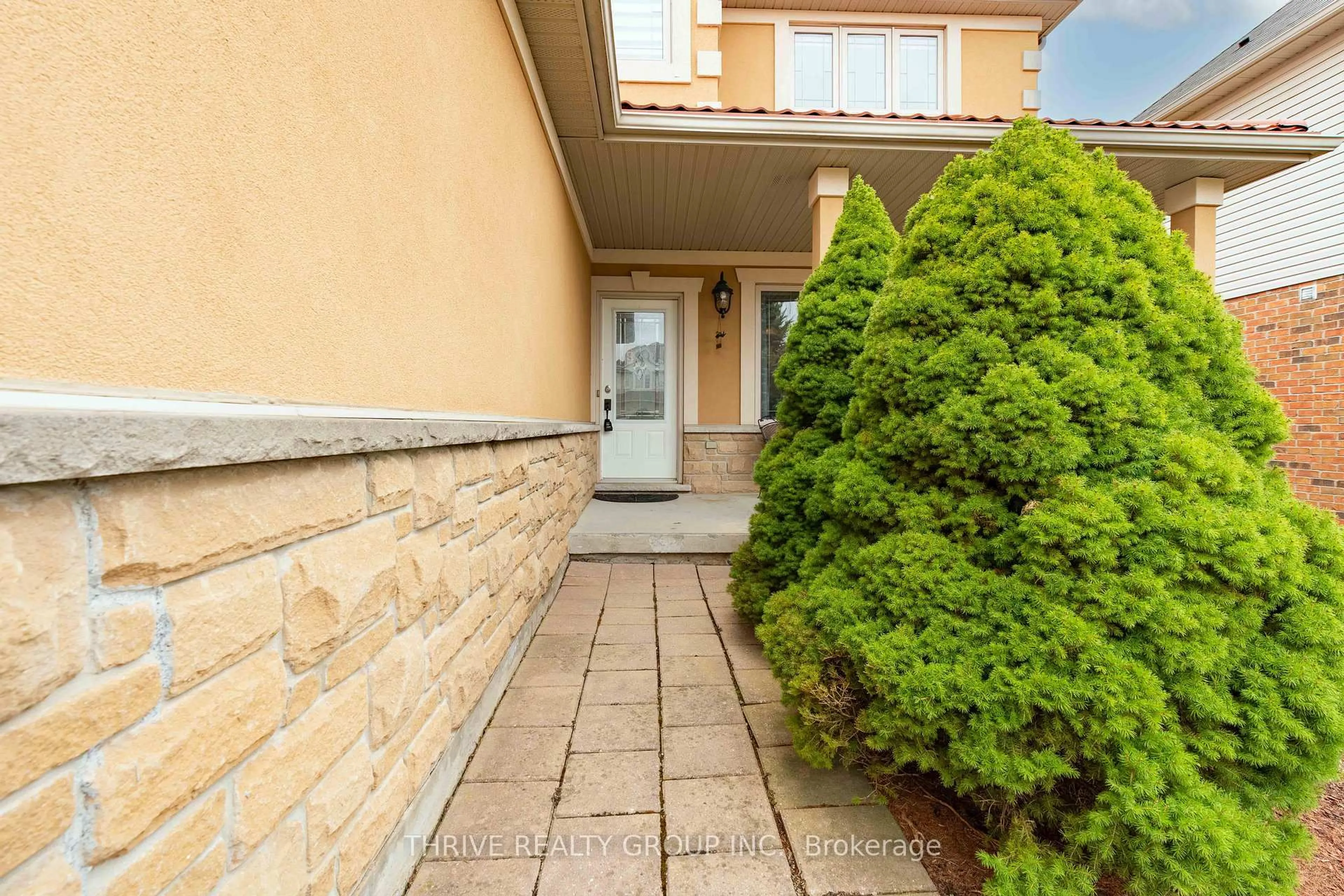 Patio, street for 1025 Cherryhaven Dr, London South Ontario N6K 5A6