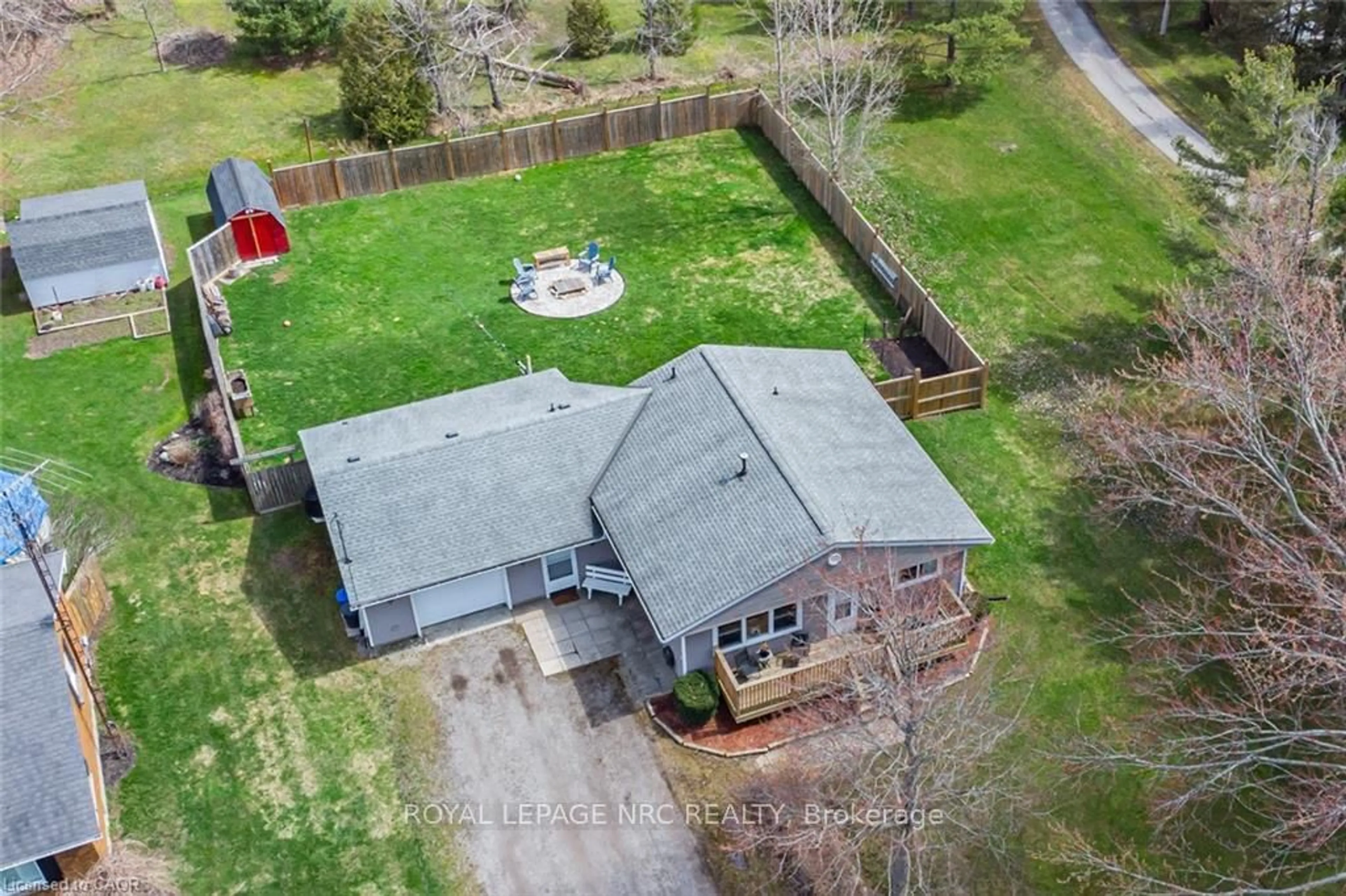 A pic from outside/outdoor area/front of a property/back of a property/a pic from drone, unknown for 11685 Burnaby Rd, Wainfleet Ontario L0S 1V0