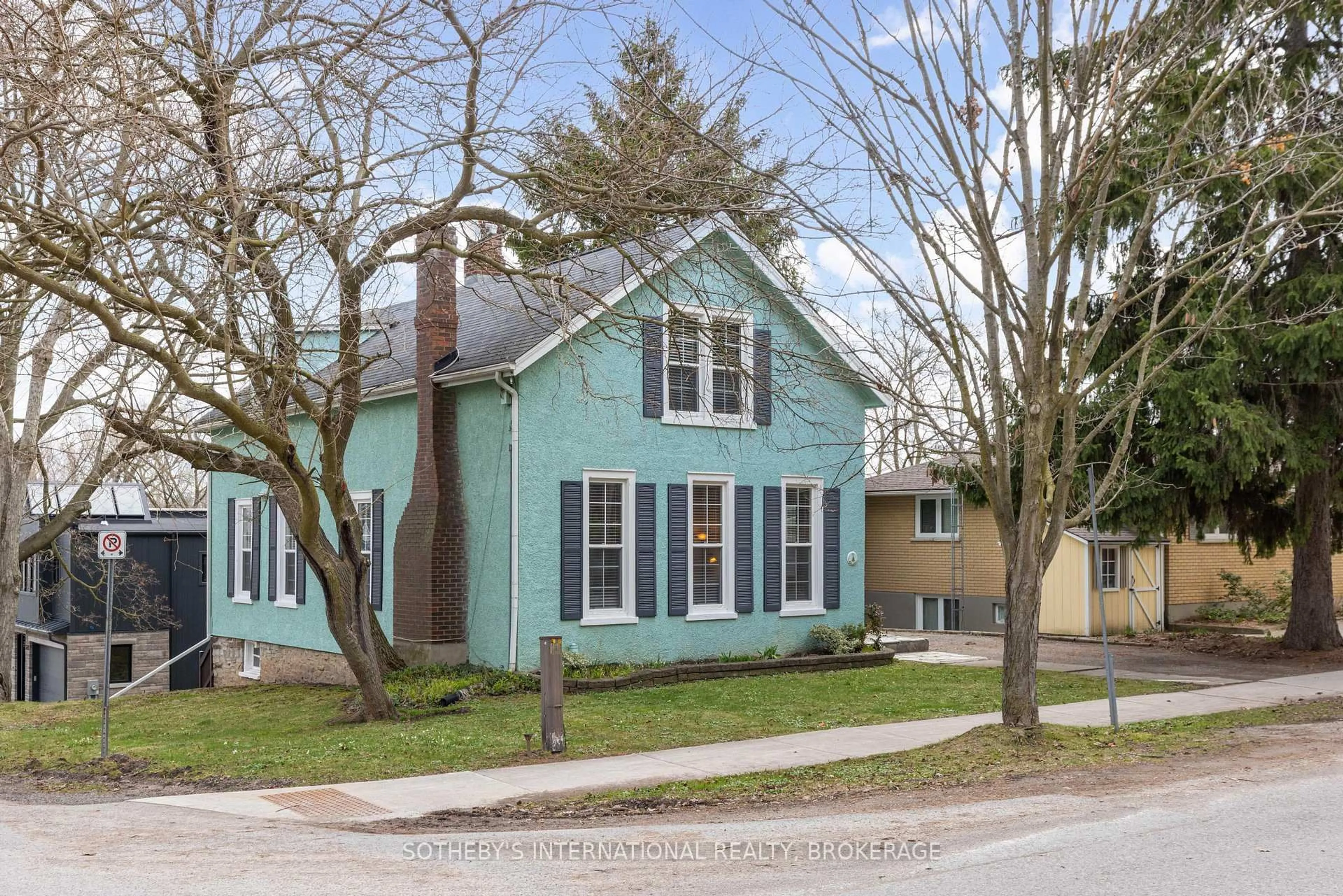 Home with vinyl exterior material, street for 85 Ricardo St, Niagara-on-the-Lake Ontario L0S 1J0