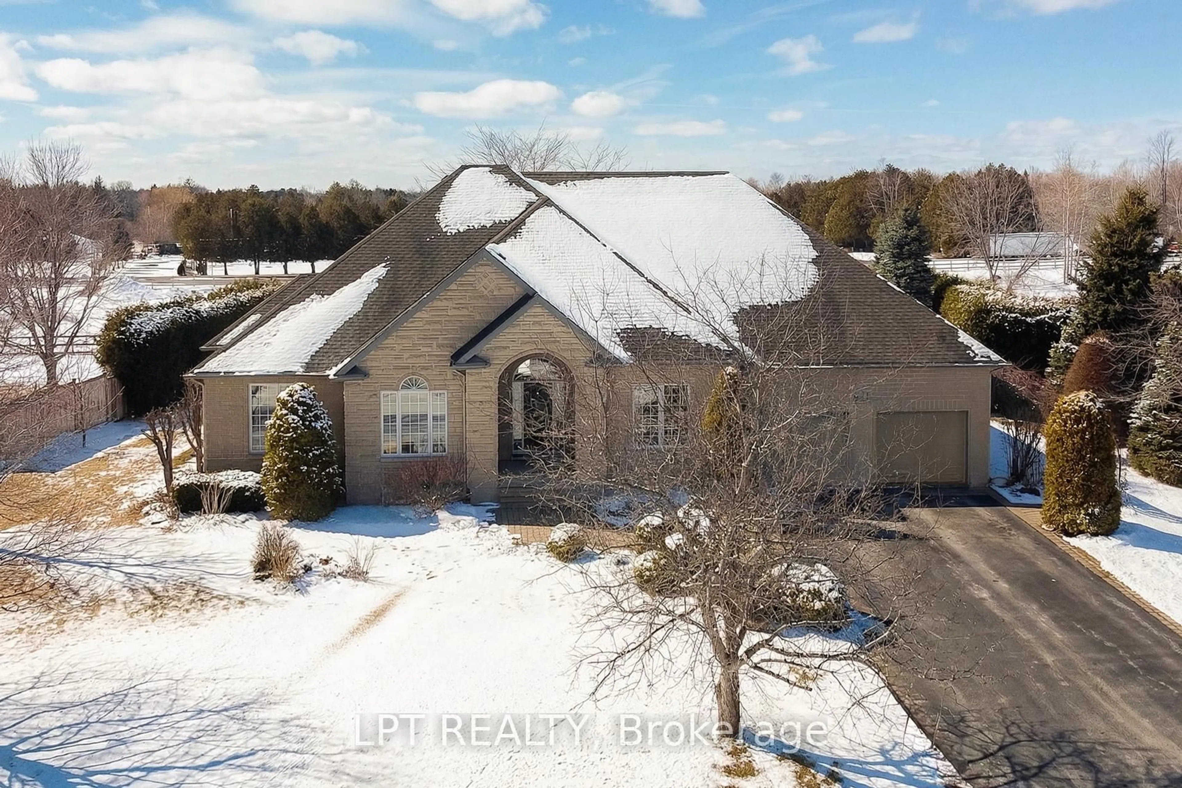 A pic from outside/outdoor area/front of a property/back of a property/a pic from drone, unknown for 1496 Stableview Way, Greely Ontario K4P 1P2