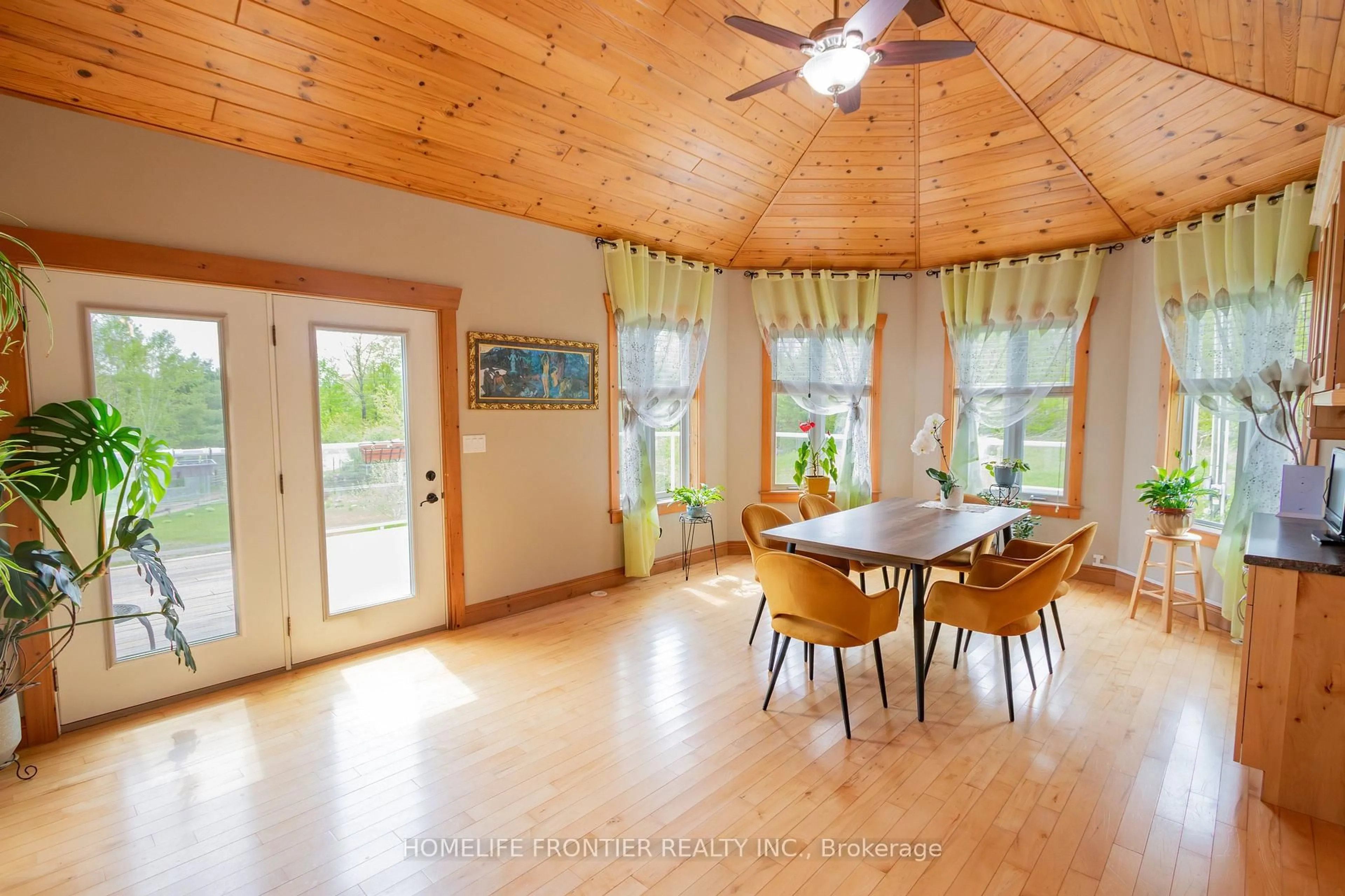 Dining room, wood/laminate floor for 1019 Silk Lane, Minden Hills Ontario K0M 2K0