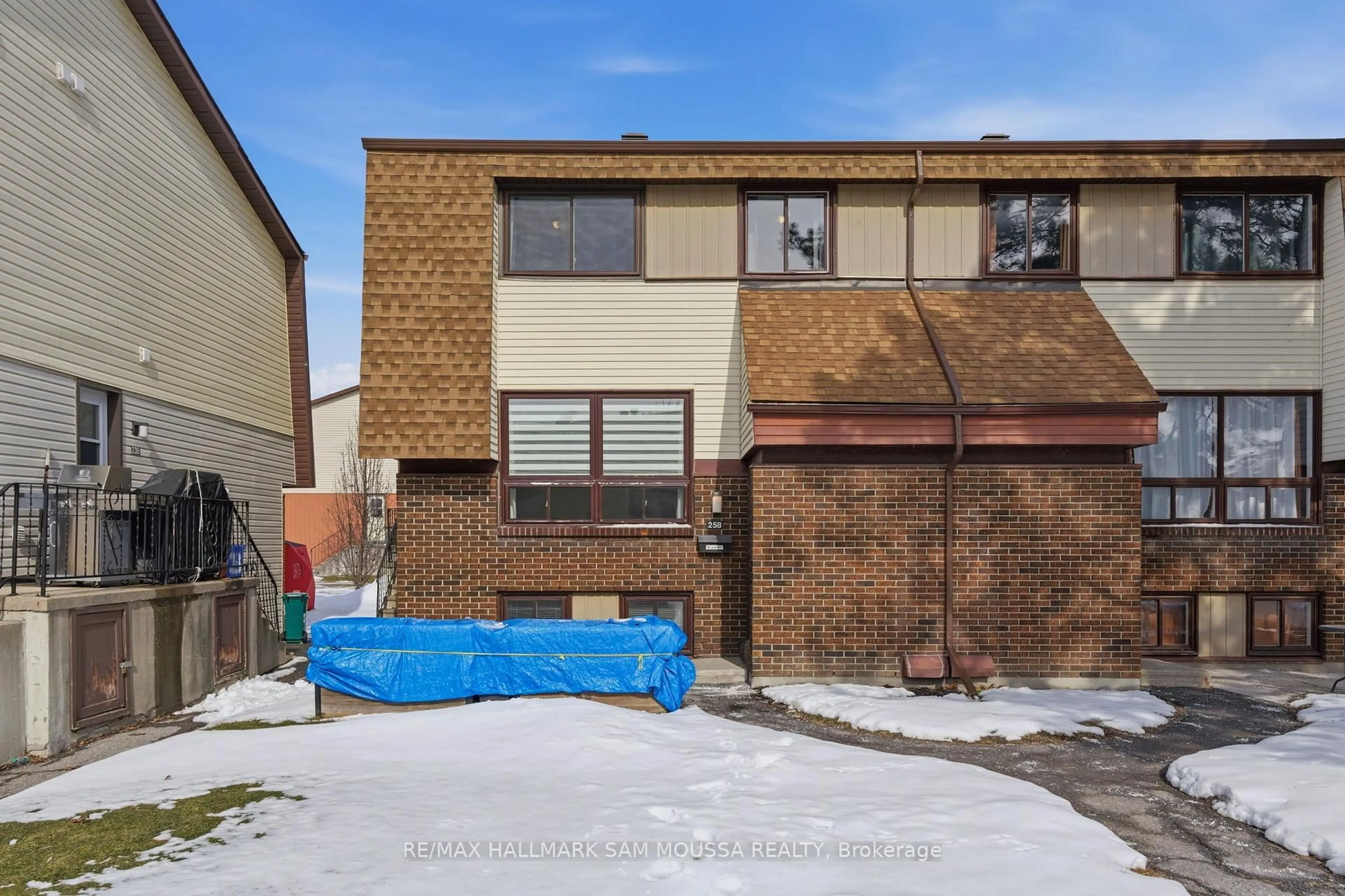 Unknown for 25 Woodvale Green #B, Ottawa Ontario K2G 4H3