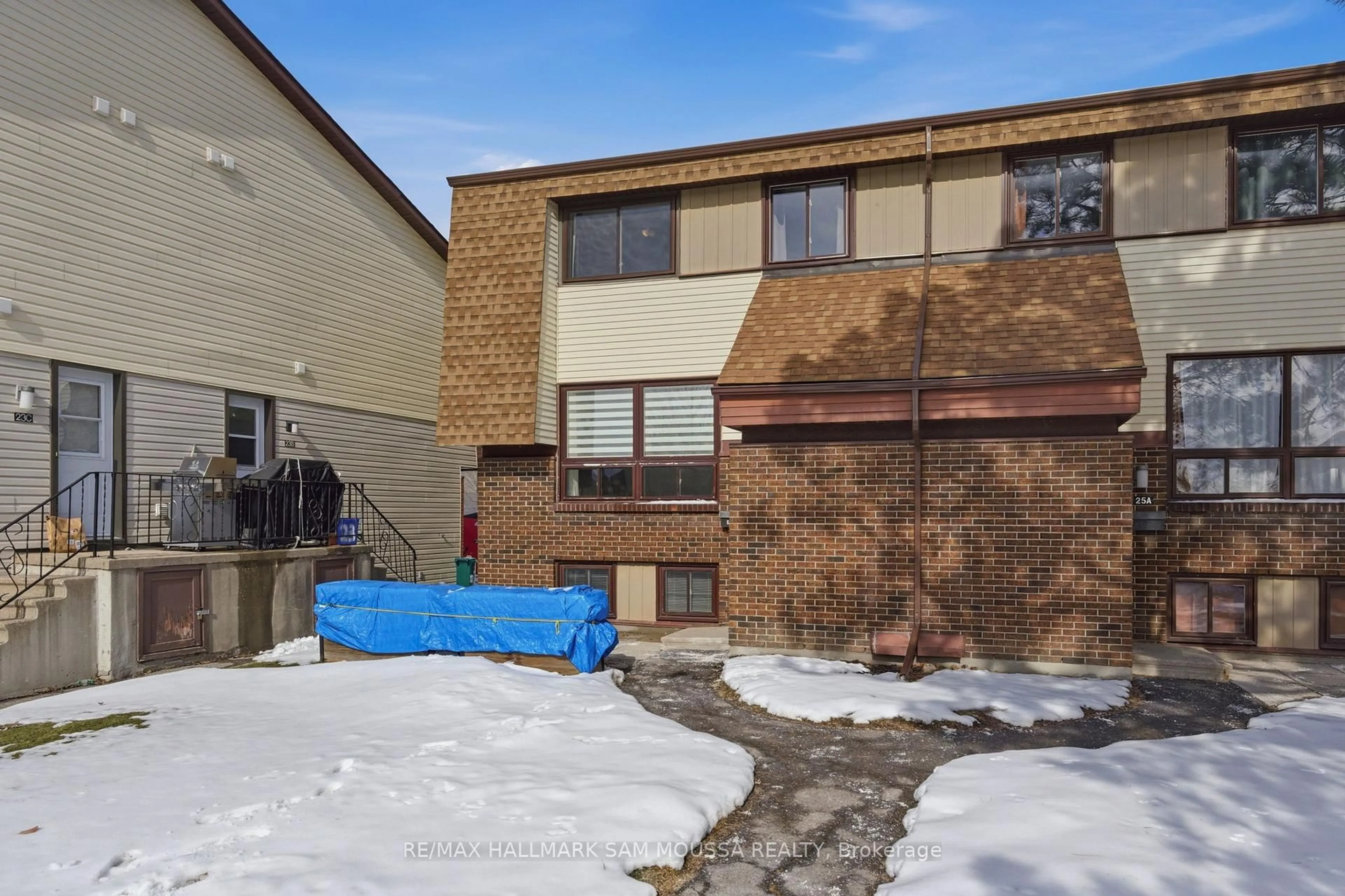 Unknown for 25 Woodvale Green #B, Ottawa Ontario K2G 4H3