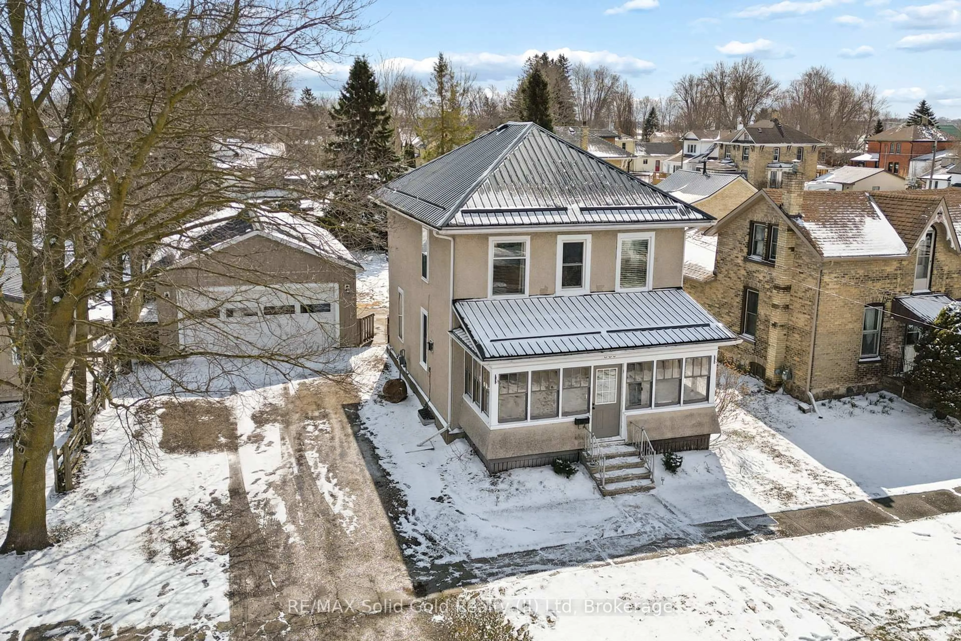 A pic from outside/outdoor area/front of a property/back of a property/a pic from drone, building for 360 Queen St, Minto Ontario N0G 2P0