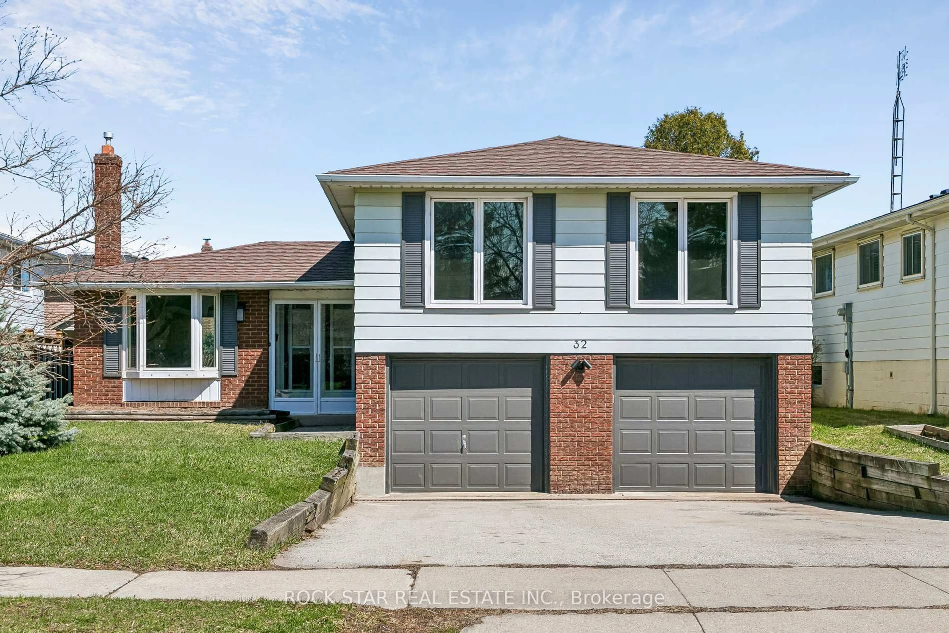 Home with brick exterior material, street for 32 Lynwood Dr, Hamilton Ontario L8E 3E9