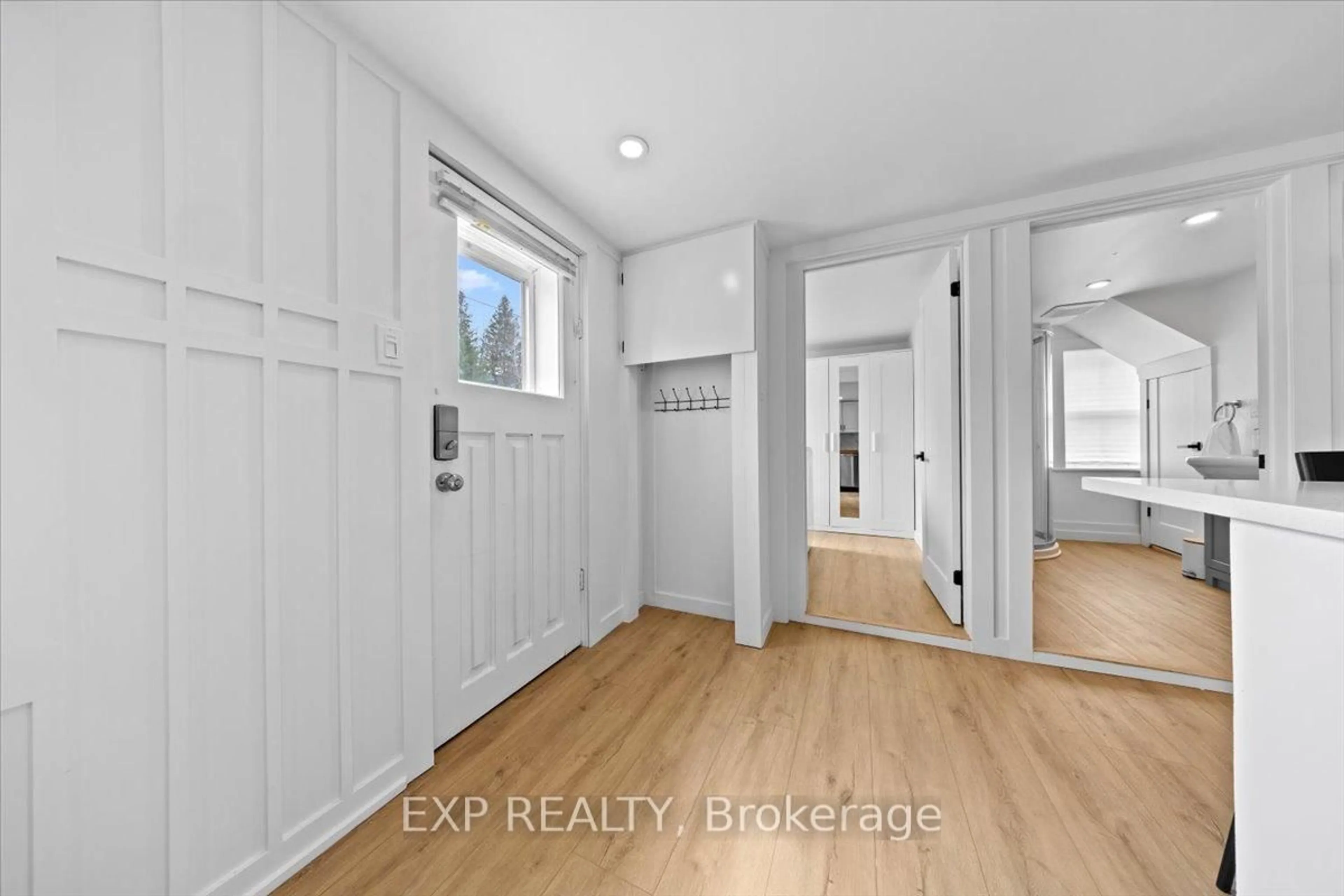 Indoor entryway for 509 George St, North Grenville Ontario K0G 1J0