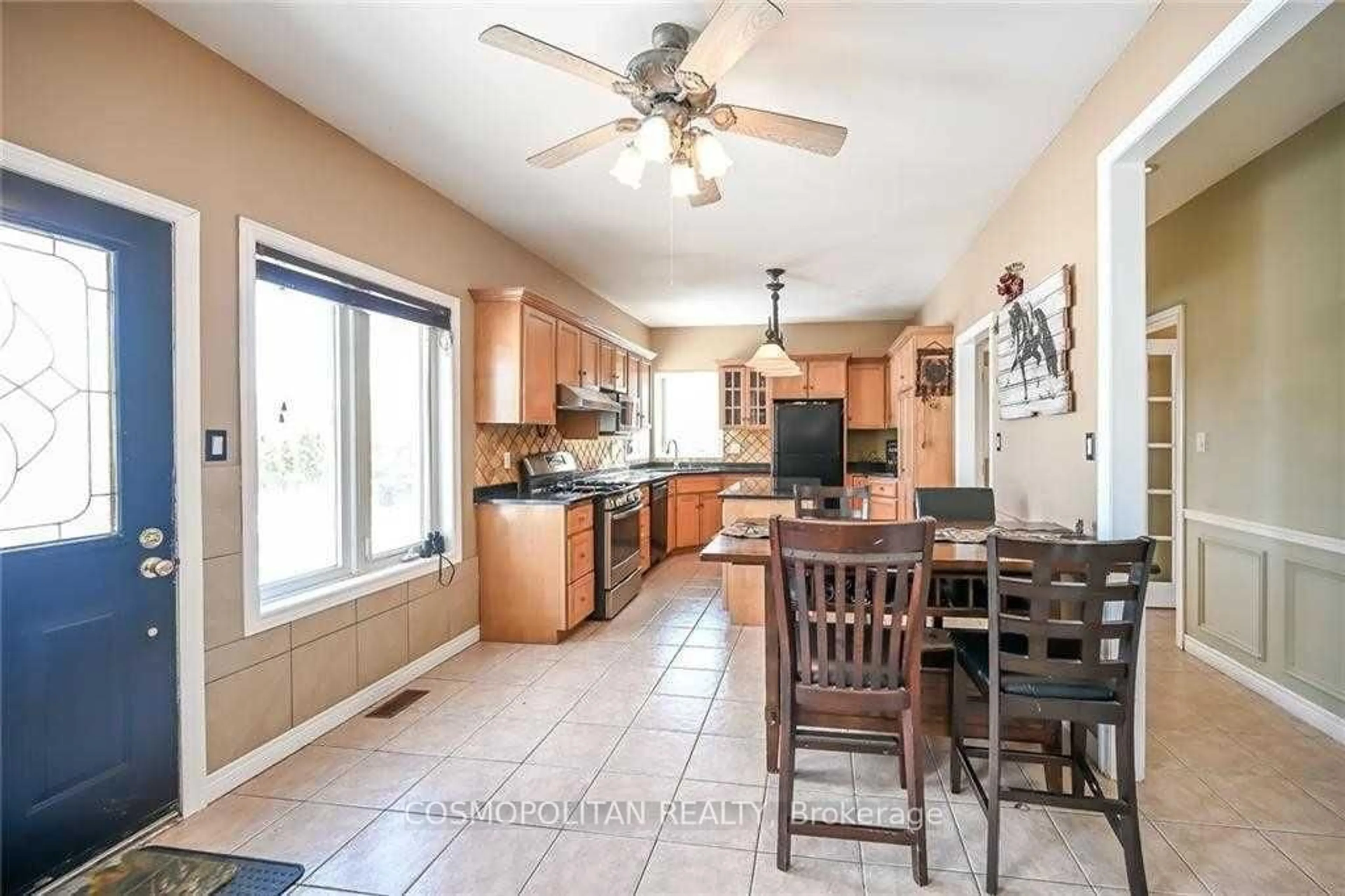 Open concept kitchen, ceramic/tile floor for 195 Woolverton Rd, Grimsby Ontario L3M 4E7