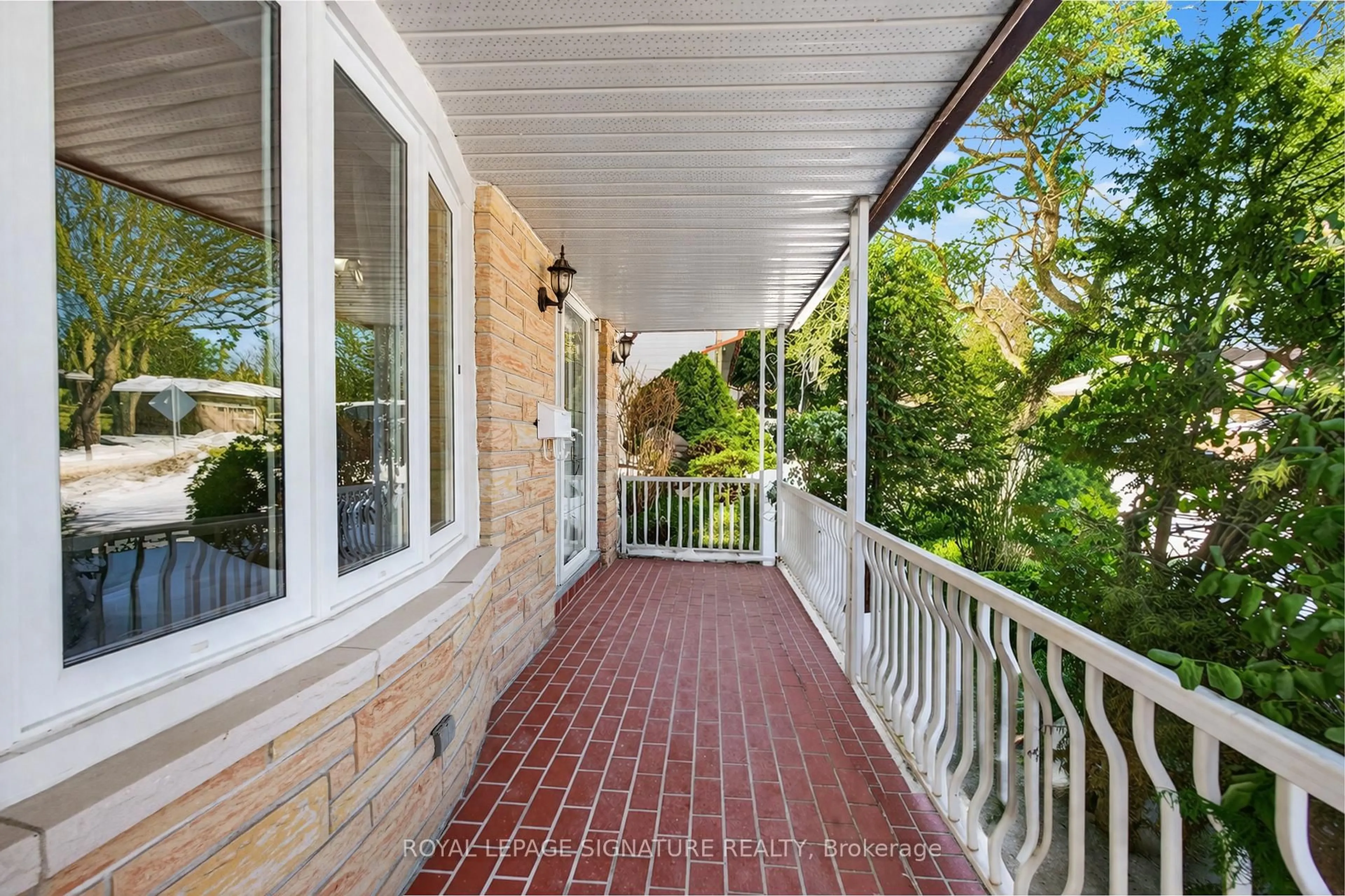 Patio, street for 897 Pembridge Cres, Kingston Ontario K7M 6C6