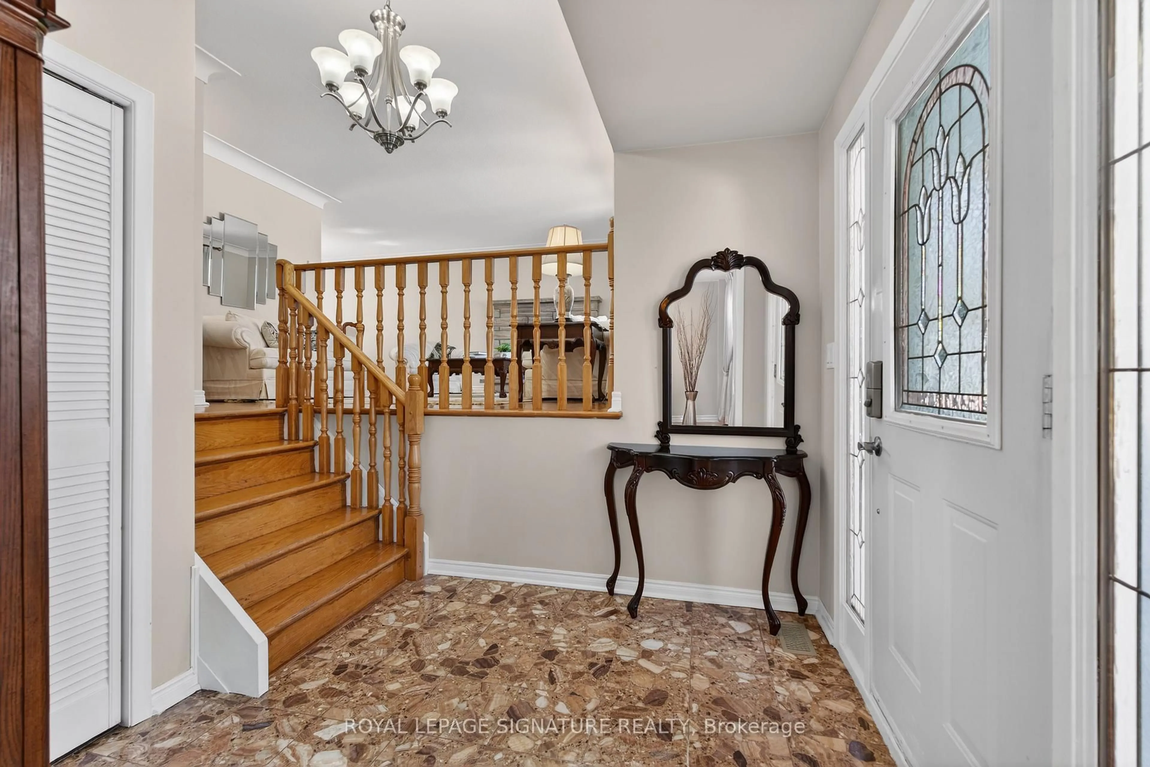 Indoor foyer for 897 Pembridge Cres, Kingston Ontario K7M 6C6
